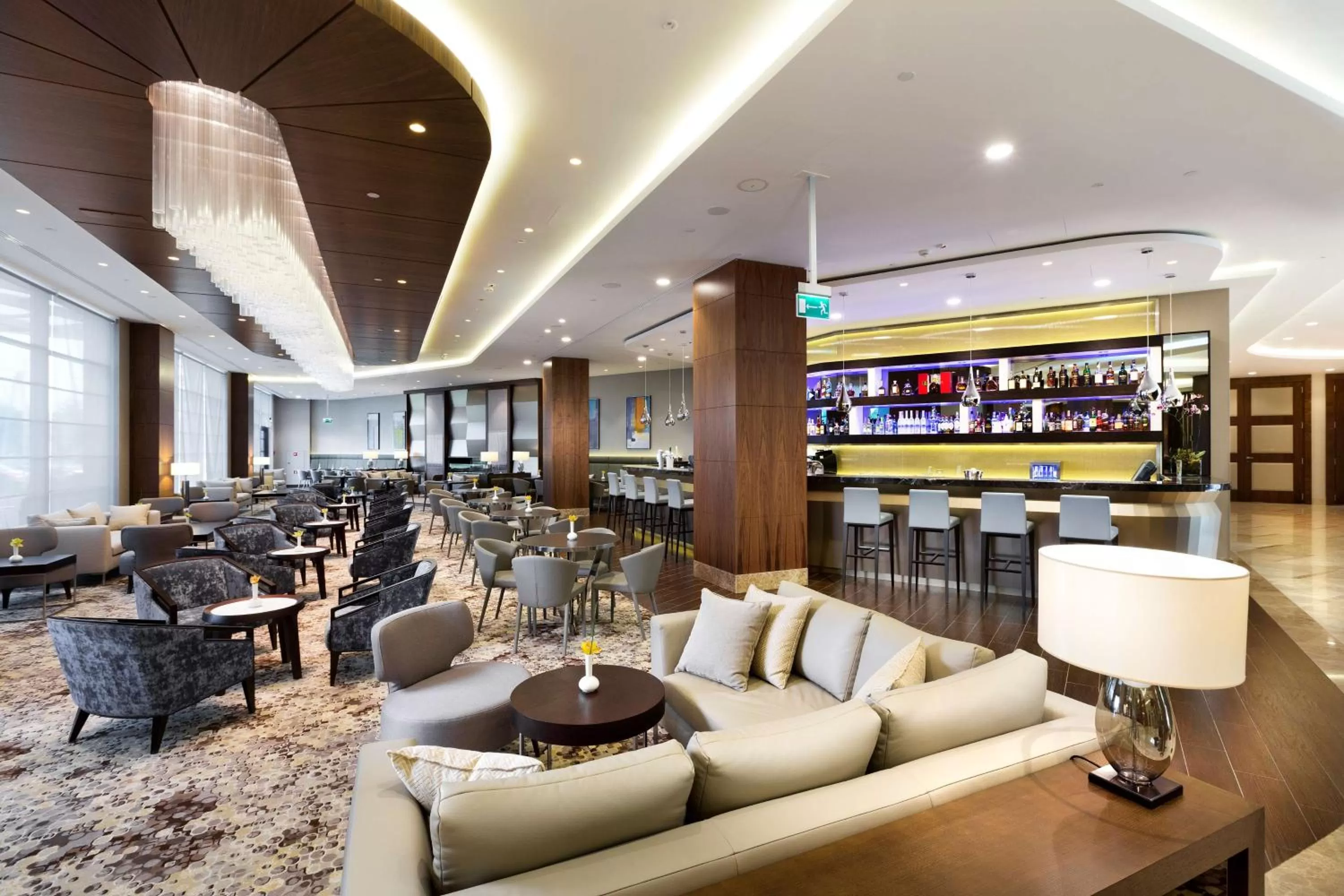 Lounge or bar in DoubleTree by Hilton Hotel & Conference Centre Warsaw