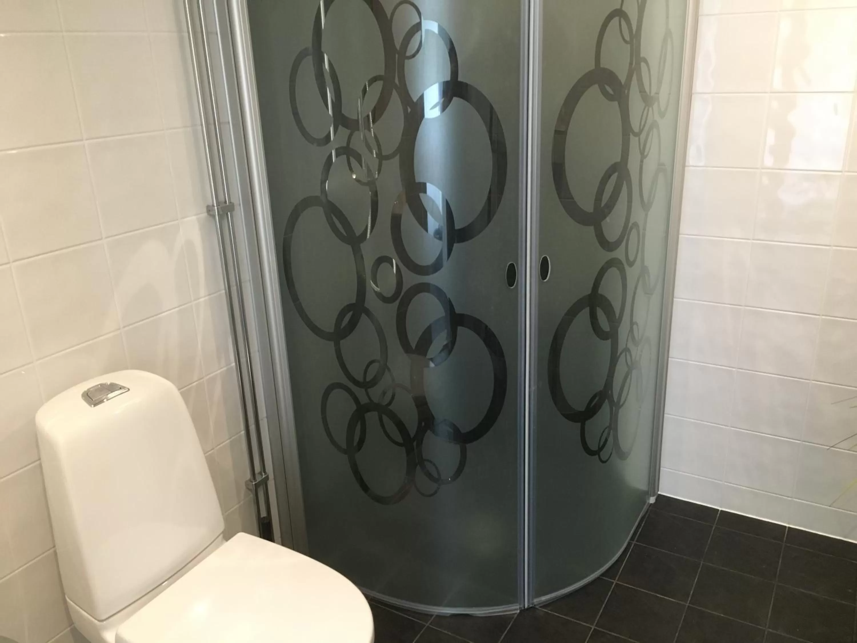 Shower, Bathroom in Augustas Bed & Breakfast