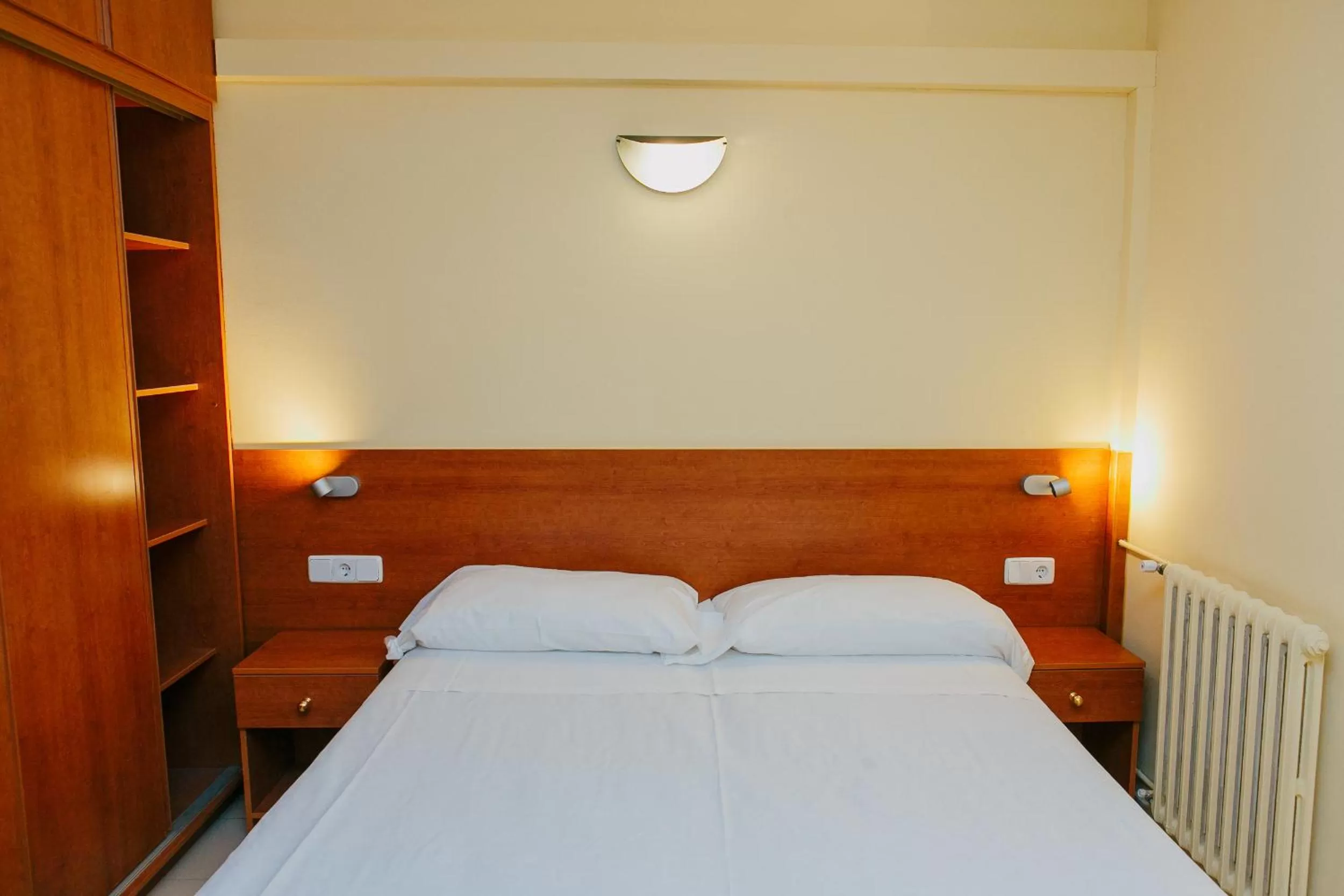 Decorative detail, Bed in Aparthotel Bertrán