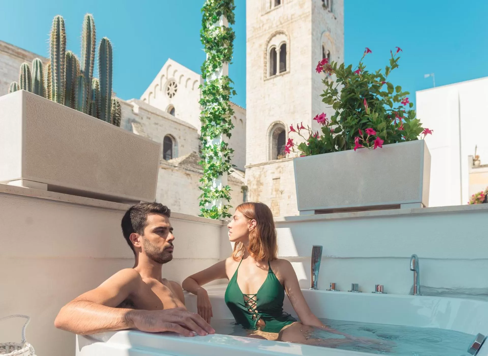 Hot Tub in Mare Versus Luxury Suites