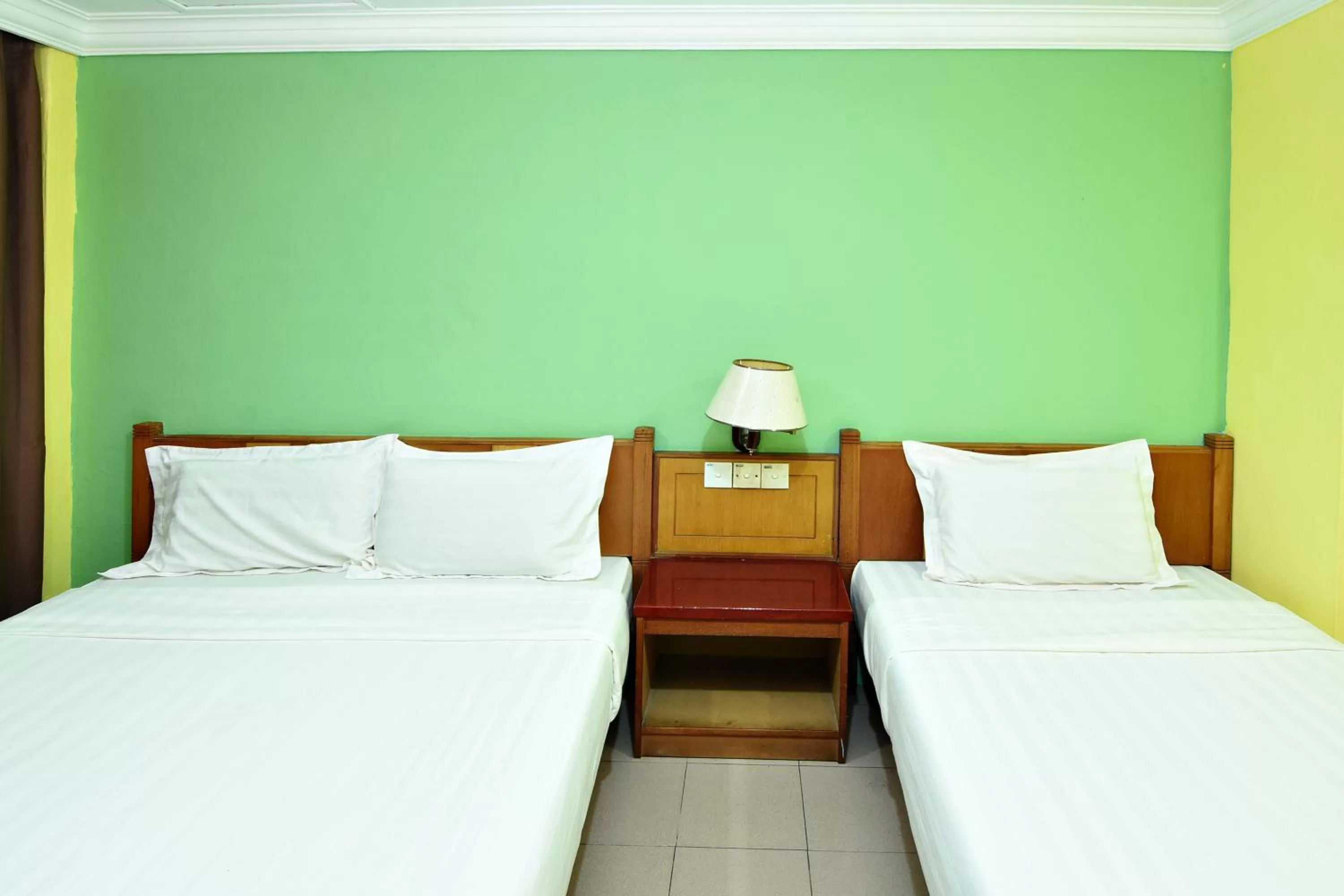 Bedroom, Bed in Mandarin Inn by Glex