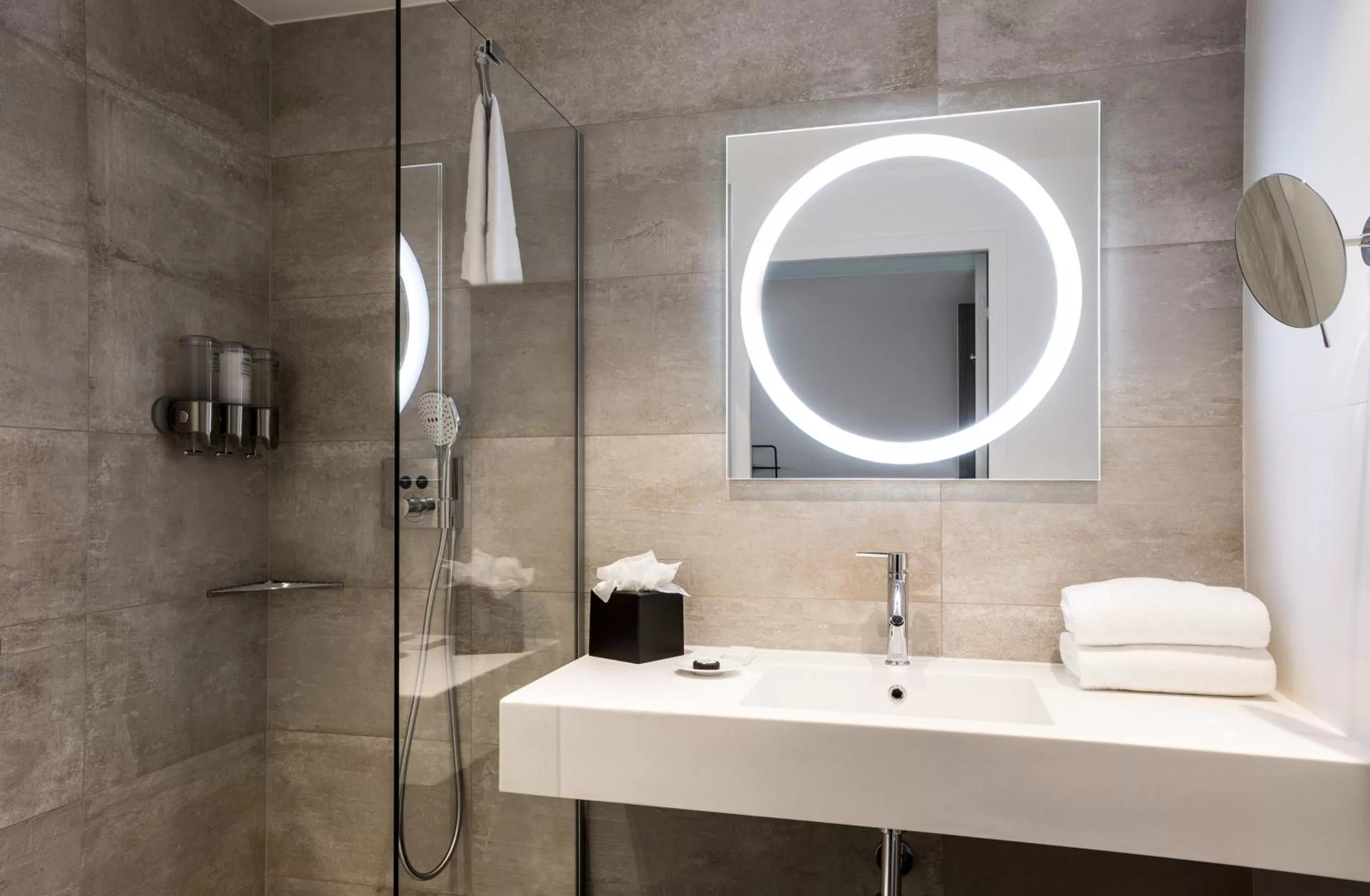 Bathroom in L'Imprimerie Hôtel