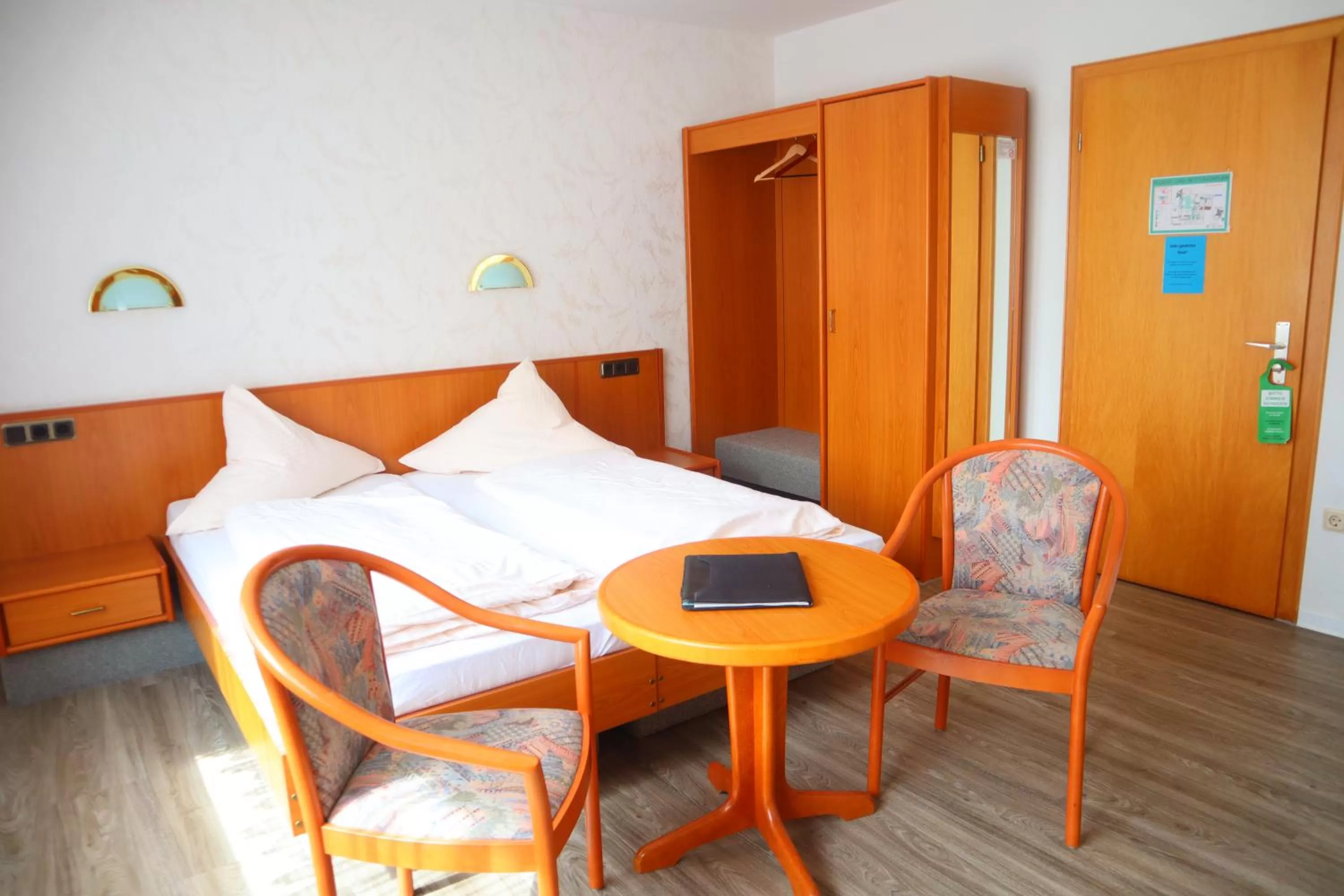 Photo of the whole room, Bed in Pension Zur Harburg