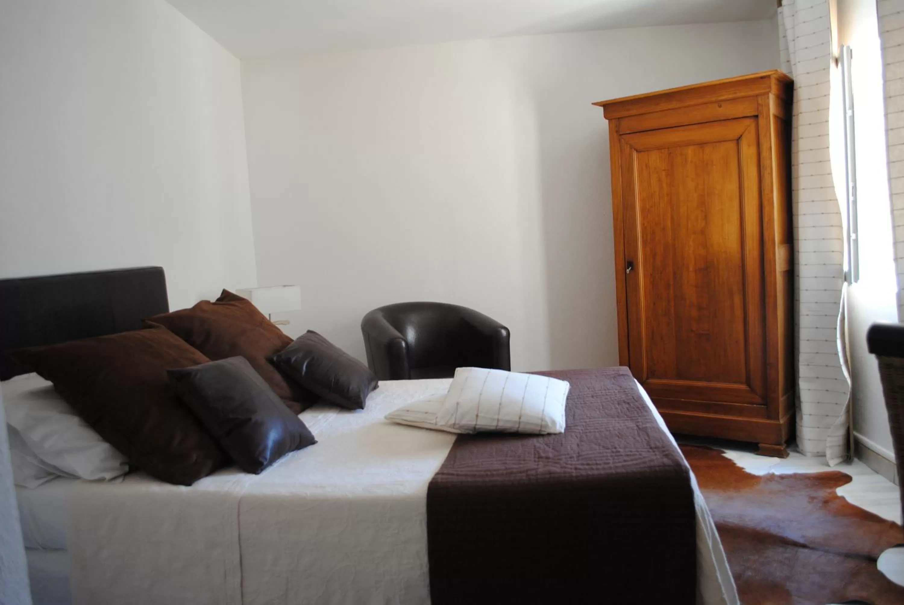 Bed in Hôtel Restaurant Le Provençal