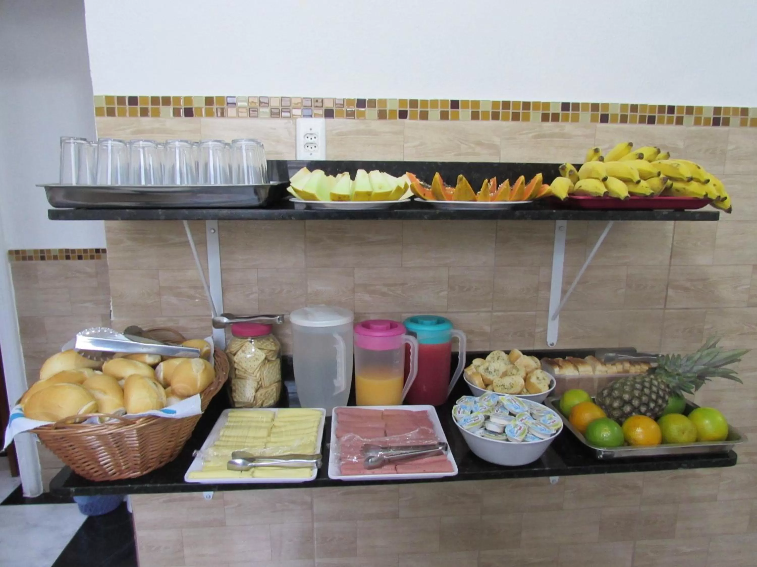 Breakfast, Food in Hotel Plaza Olido