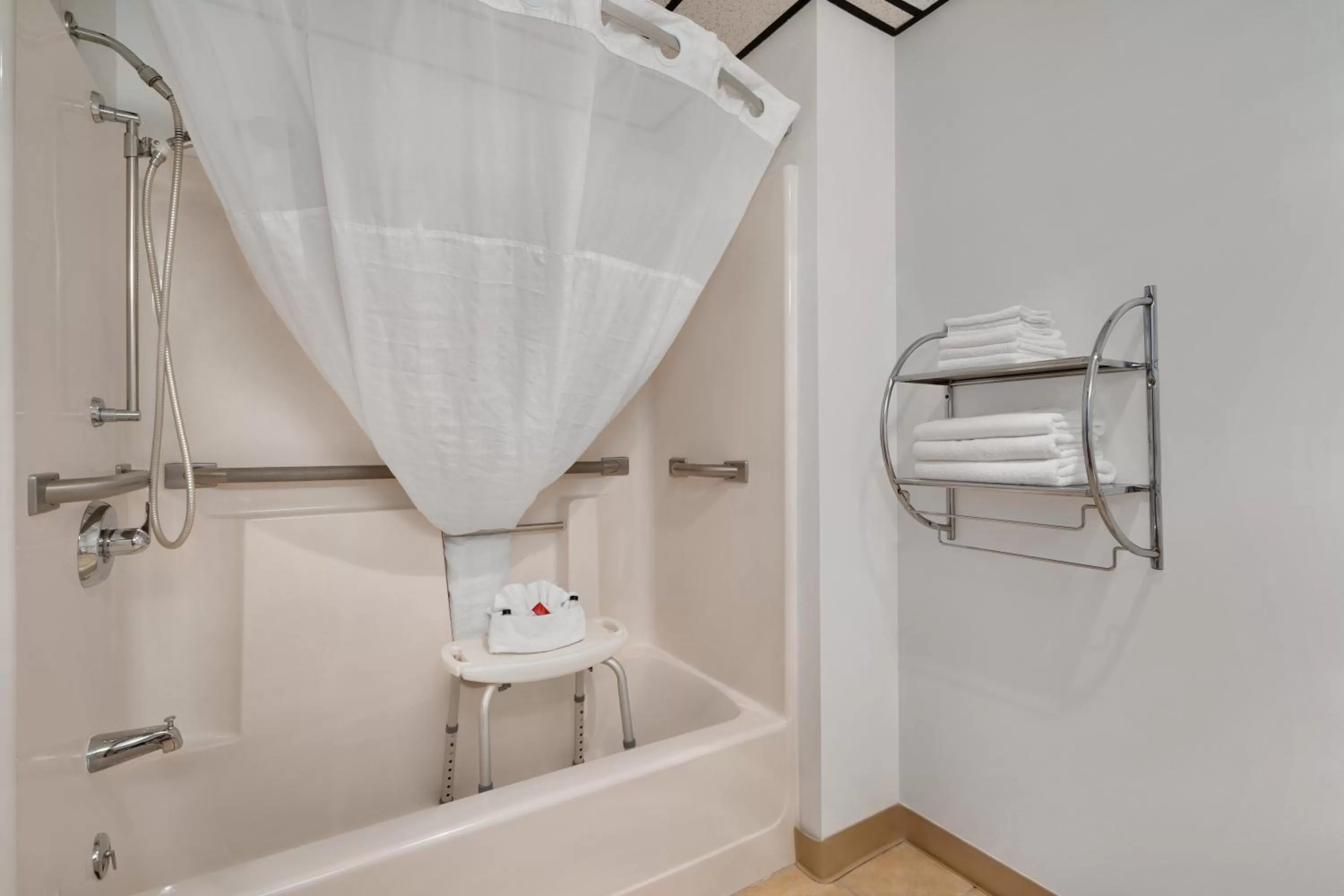 Bathroom in Super 8 by Wyndham Custer/Crazy Horse Area