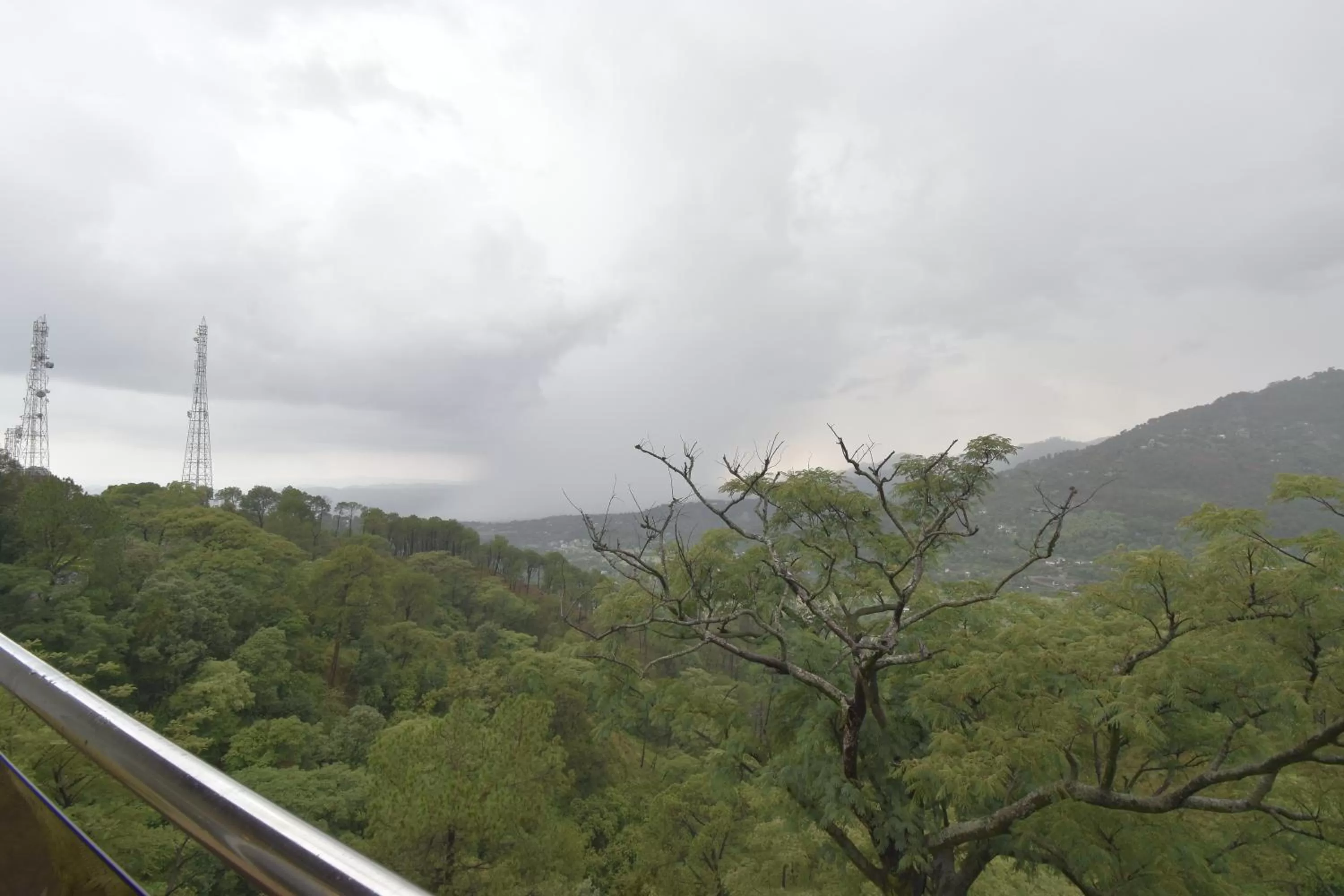 Spring in The Royal Castle AC Centralized