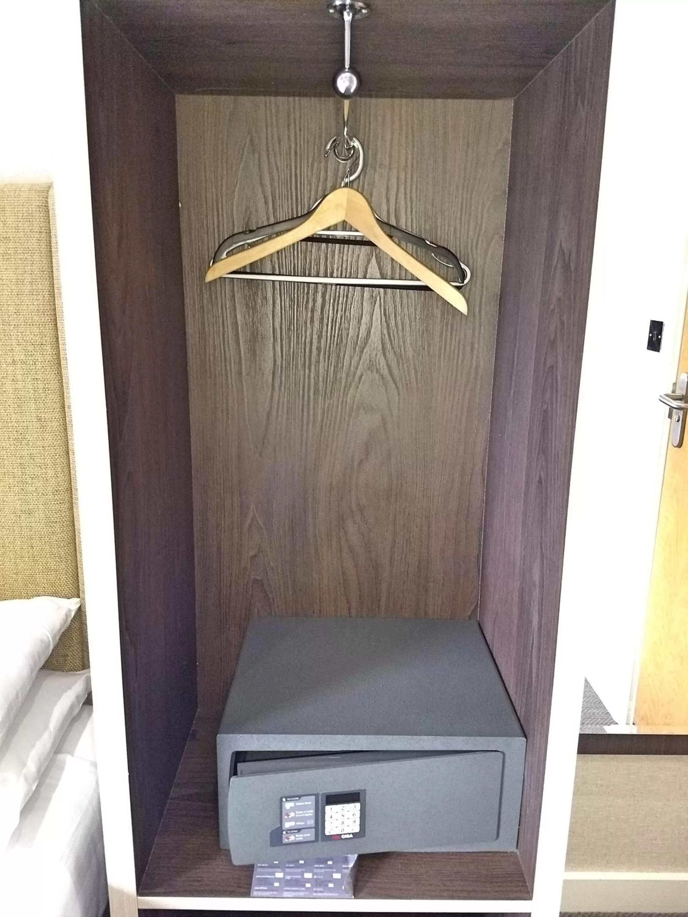 wardrobe in Garden Court Hotel