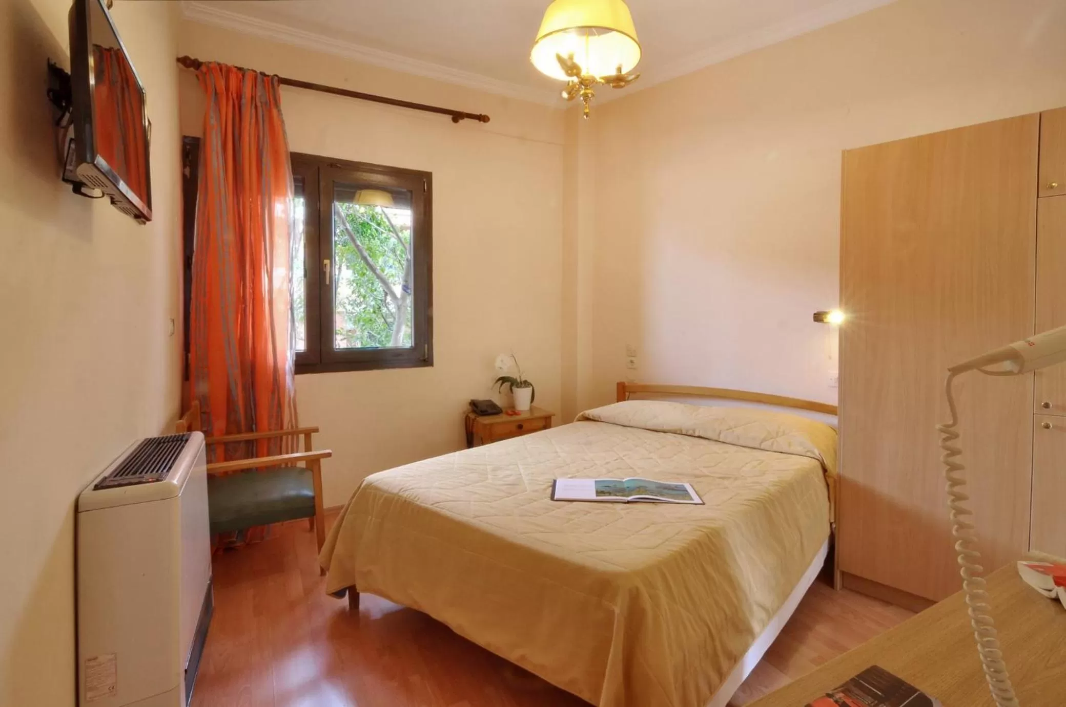 Photo of the whole room, Bed in Hotel Atlantis