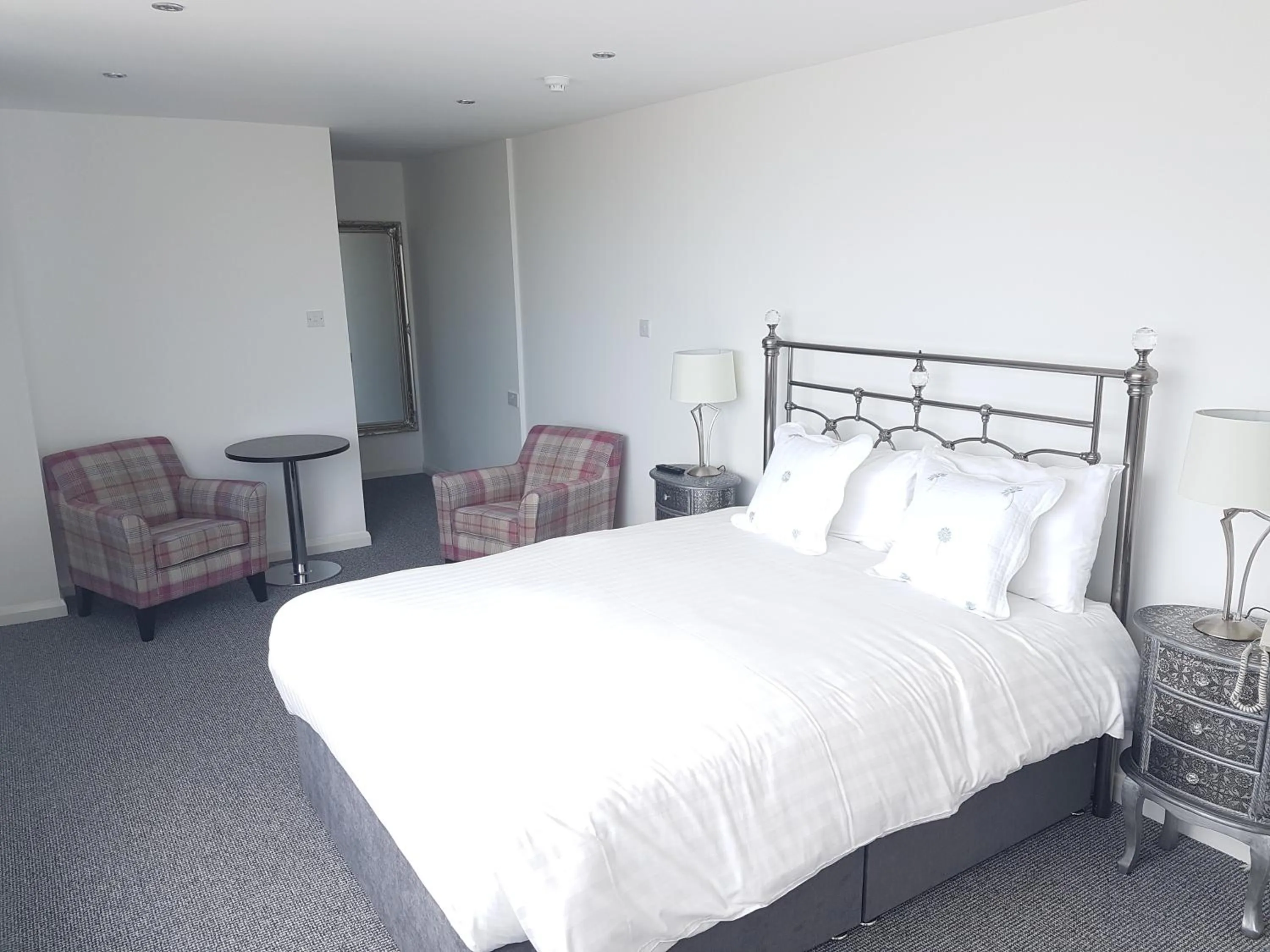 Bedroom, Bed in Halfway House Hotel