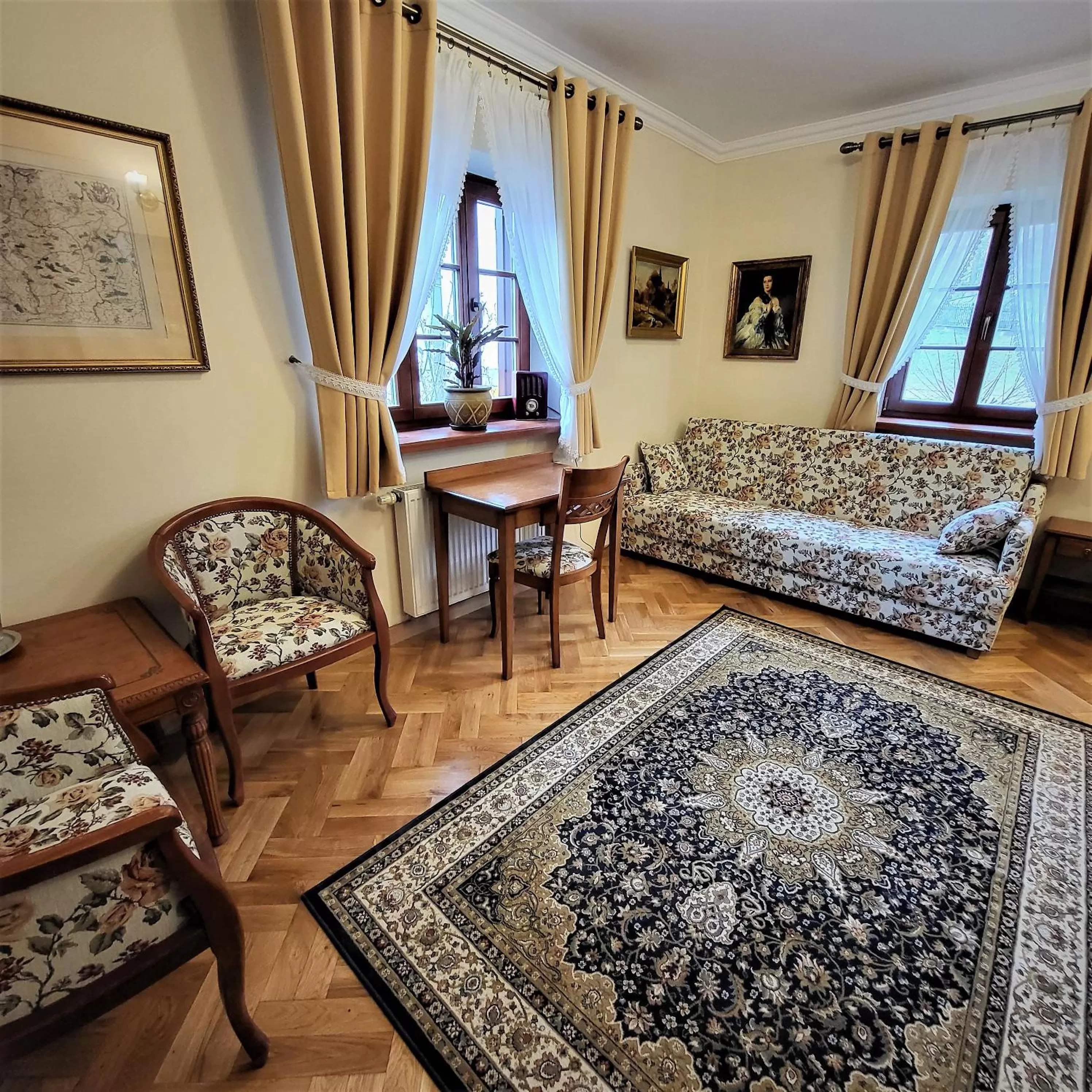 Living room, Bed in Hotel Sarmata Zespół Dworski