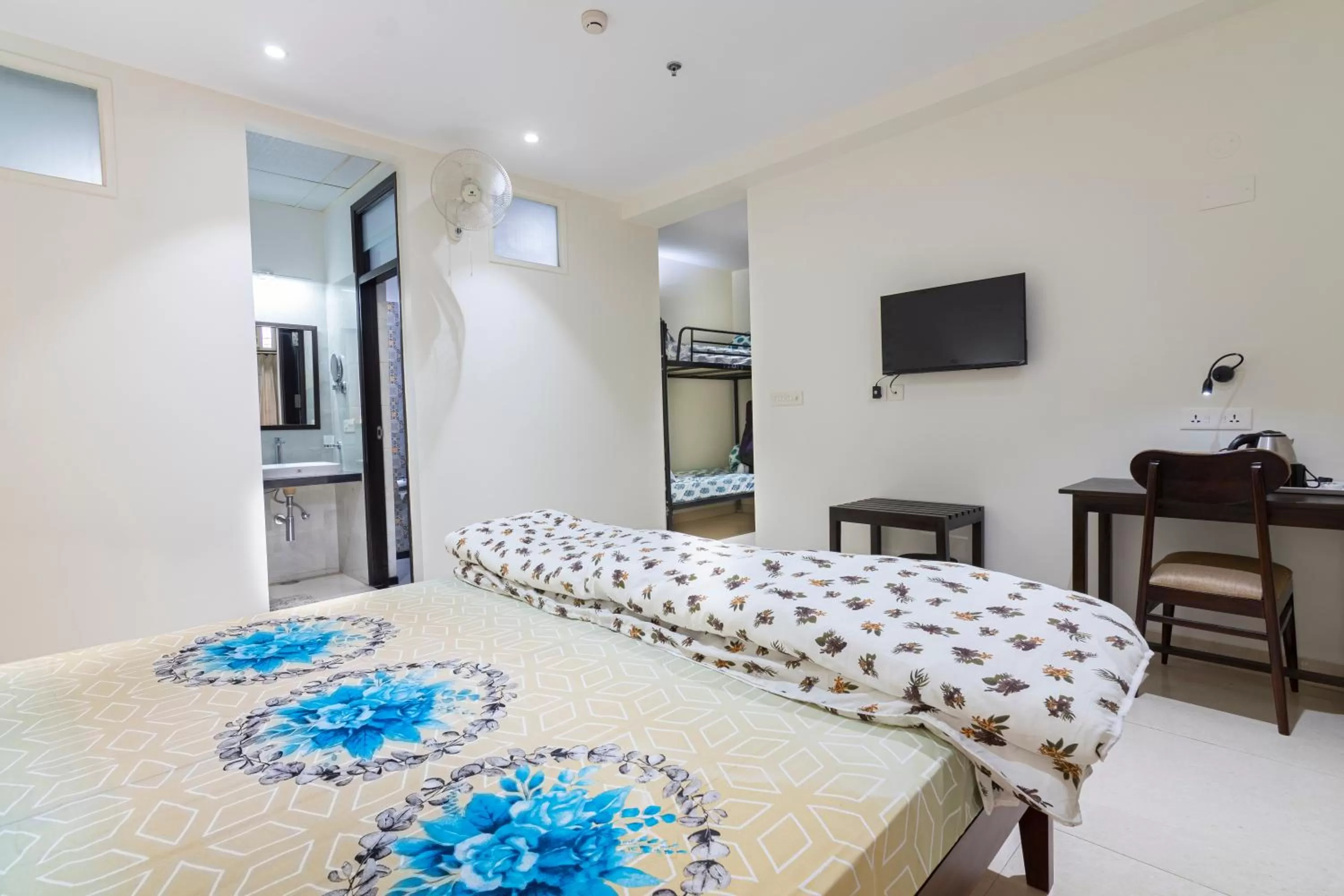 Bedroom, Bed in House of Backpackers