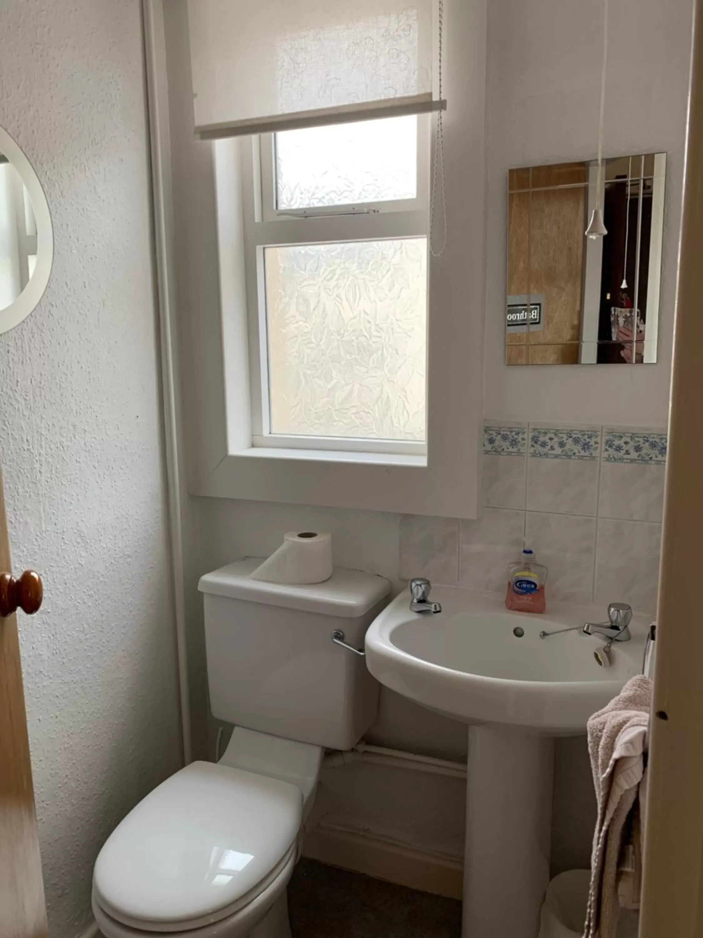 Single Room with Bathroom - single occupancy in Alondra Hotel Single Room with Bathroom - single occupancy in Alondra Hotel