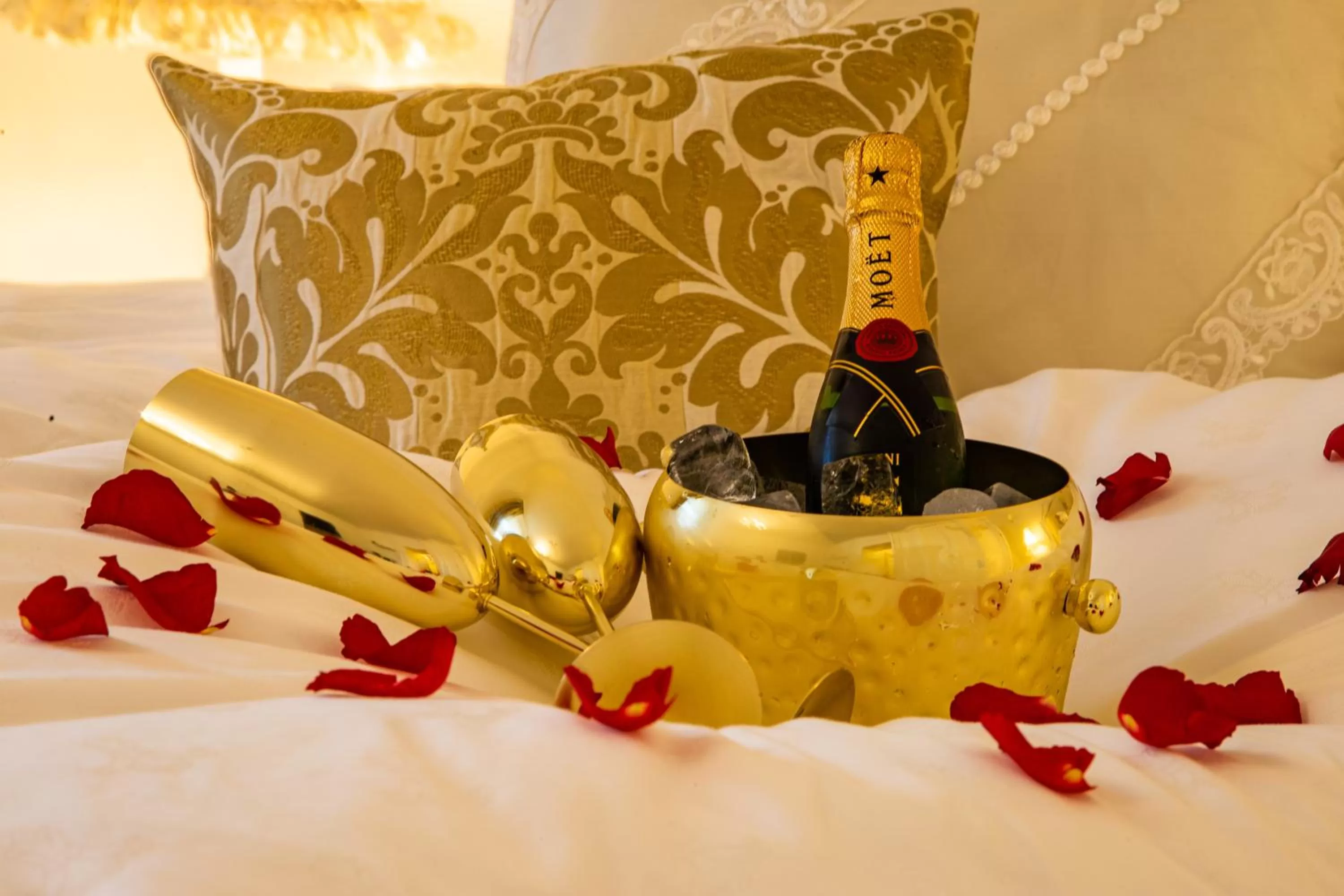 Photo of the whole room, Bed in Gasthof Lend-Platzl