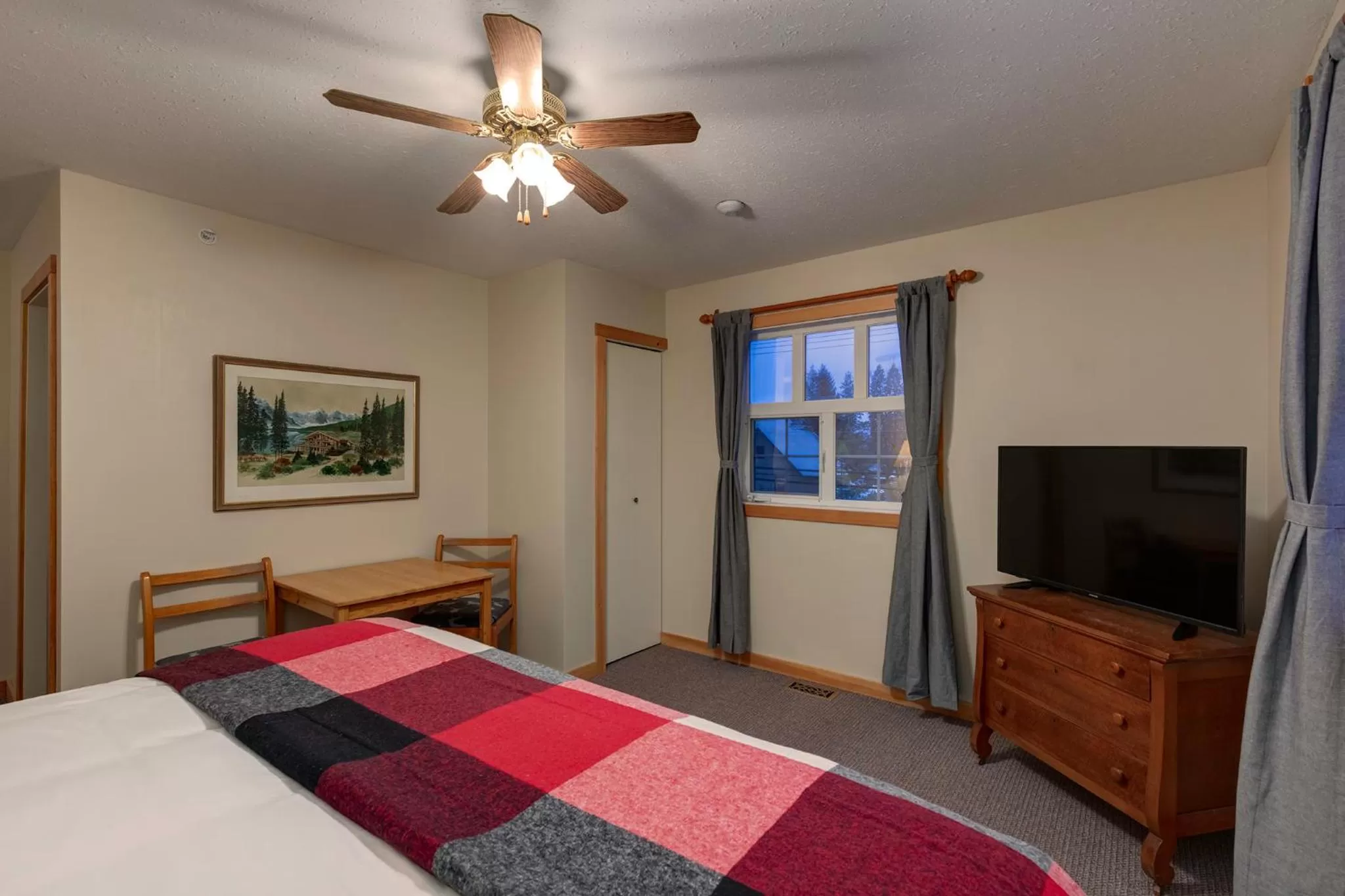 Bed in Courthouse Inn Revelstoke