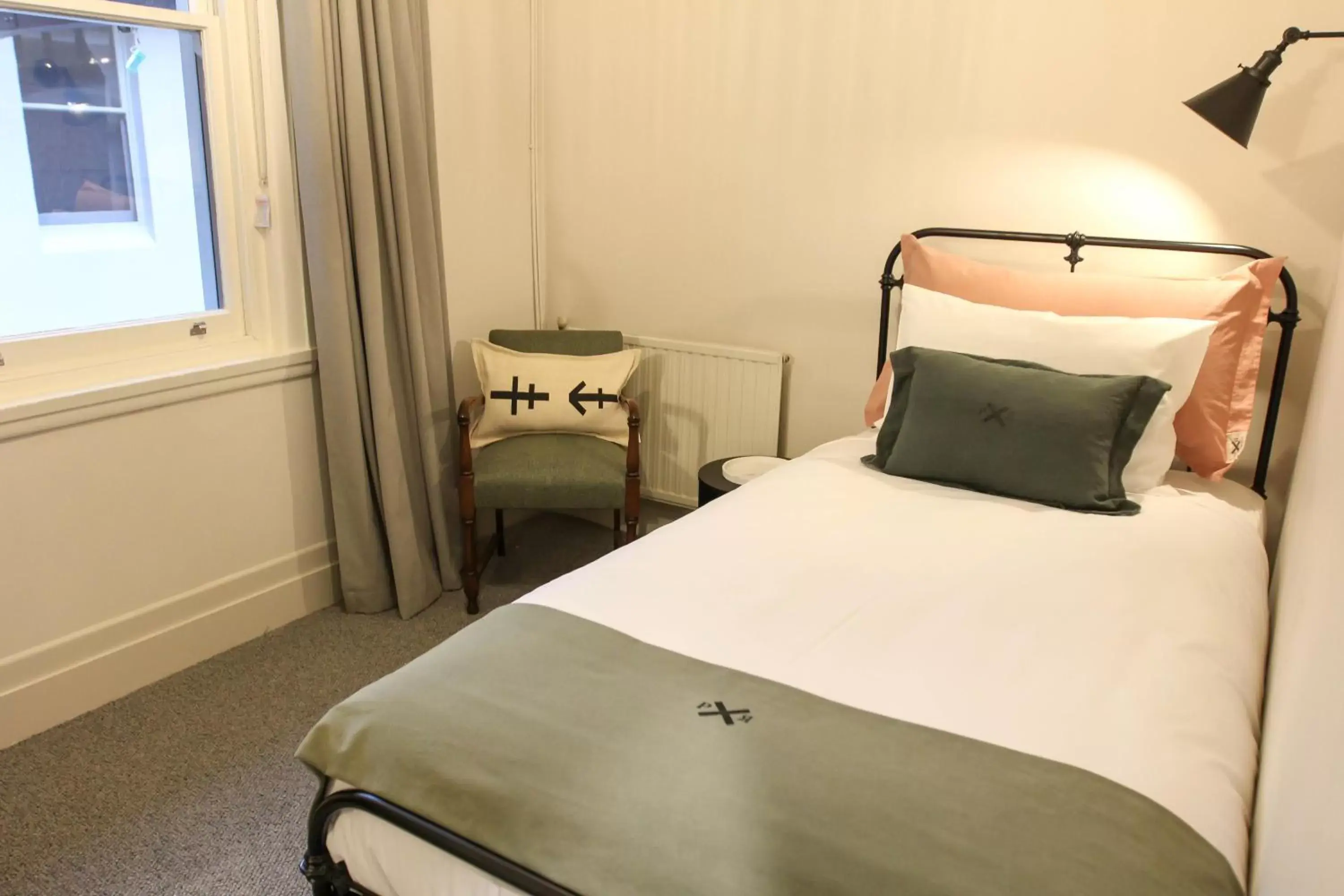 Budget Single Room - single occupancy in Alpine Hotel, Eat Drink Sleep Budget Single Room - single occupancy in Alpine Hotel, Eat Drink Sleep