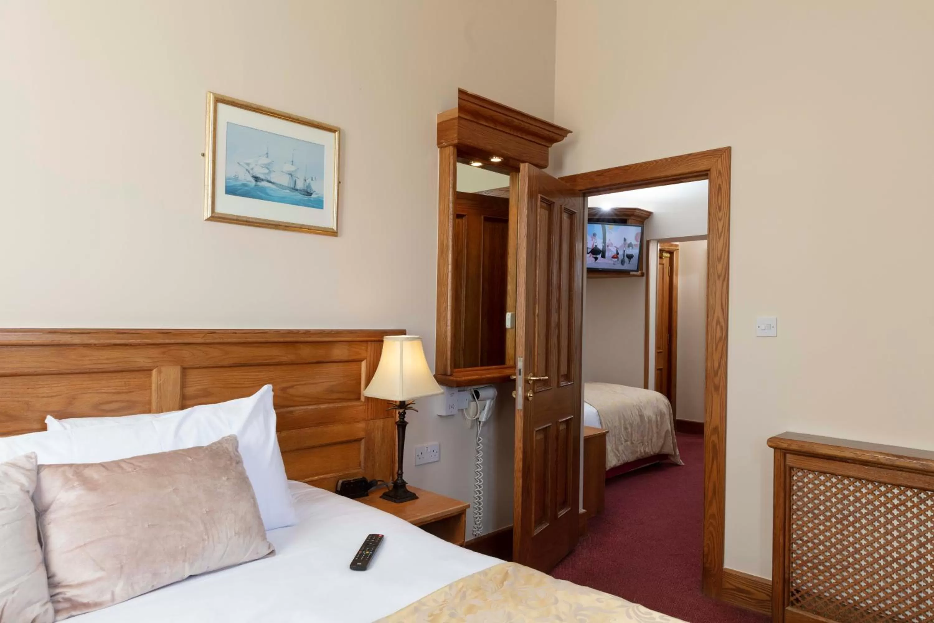 Bed in Scholars Townhouse Hotel