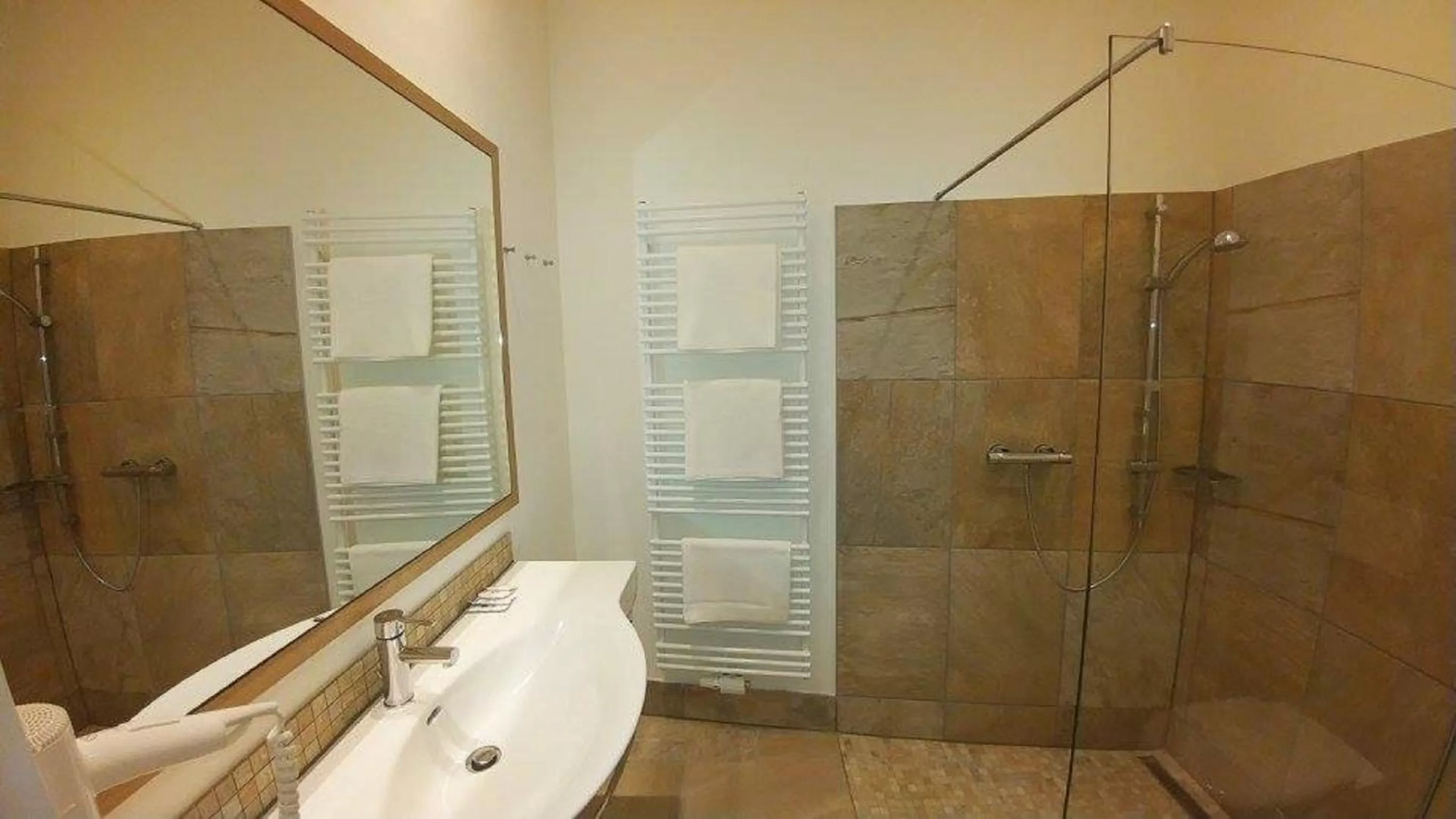 Decorative detail, Bathroom in Weinhotel Rieder