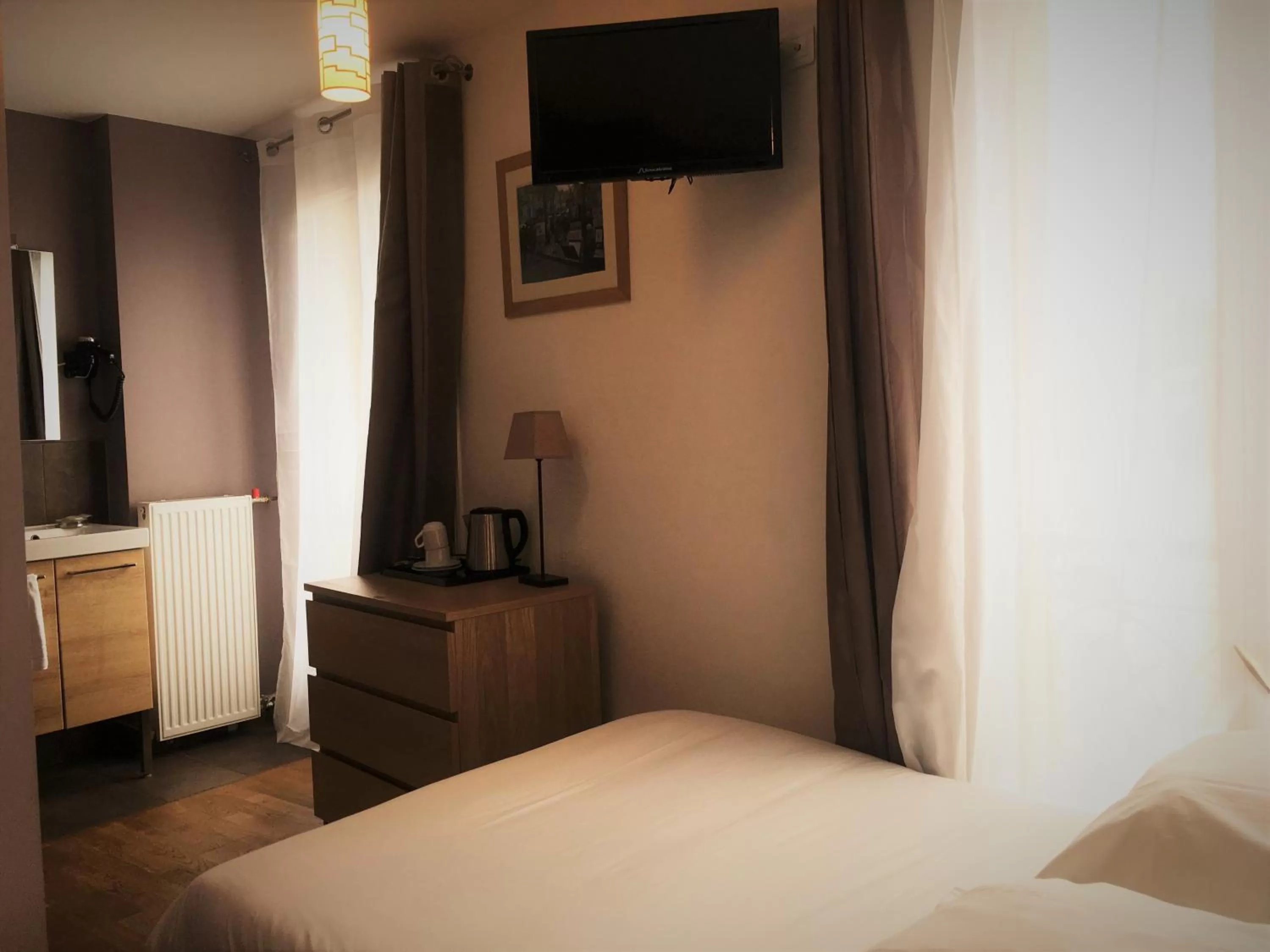 Photo of the whole room, Bed in Hotel de L'Union