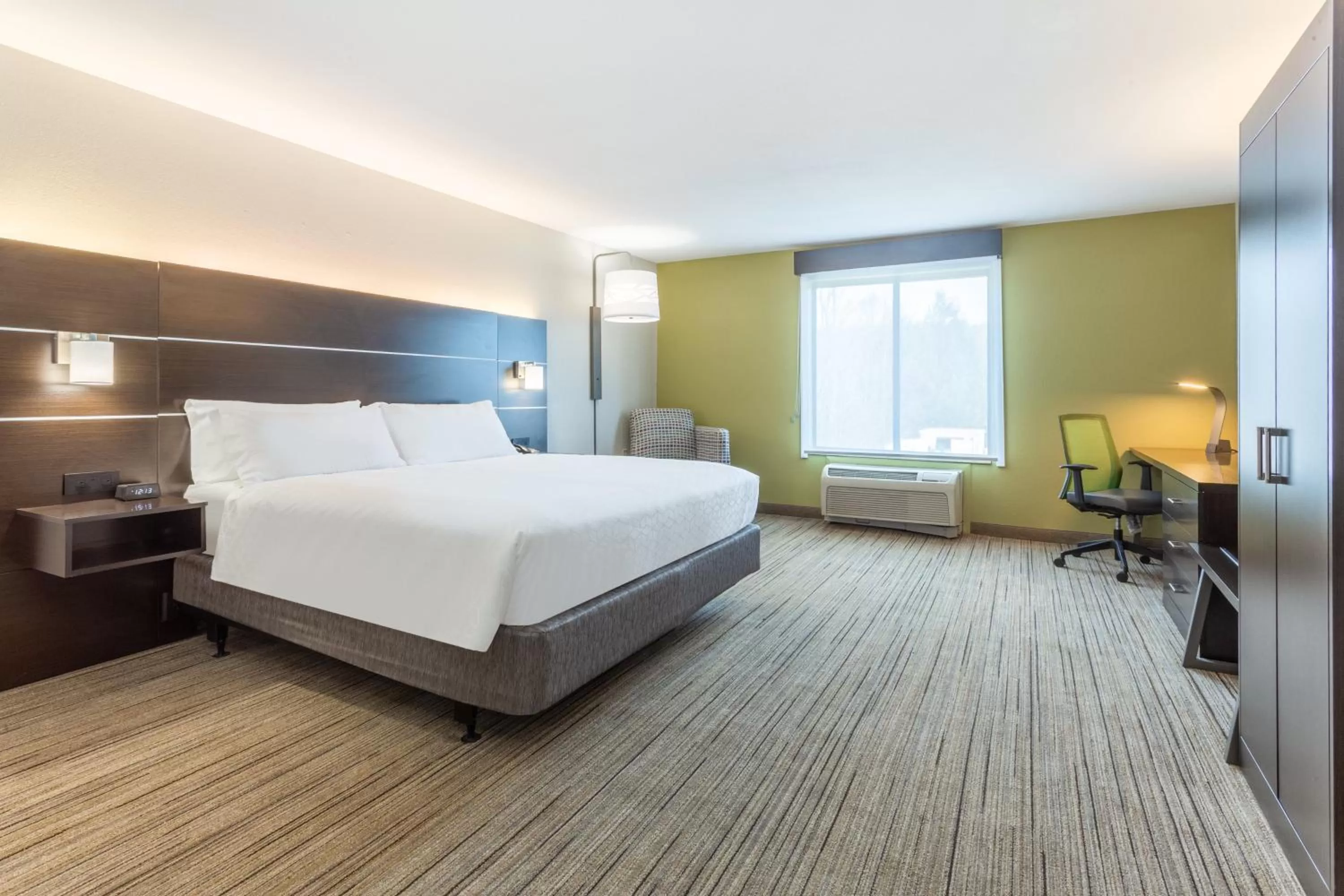 Photo of the whole room, Bed in Holiday Inn Express & Suites White Haven - Poconos by IHG