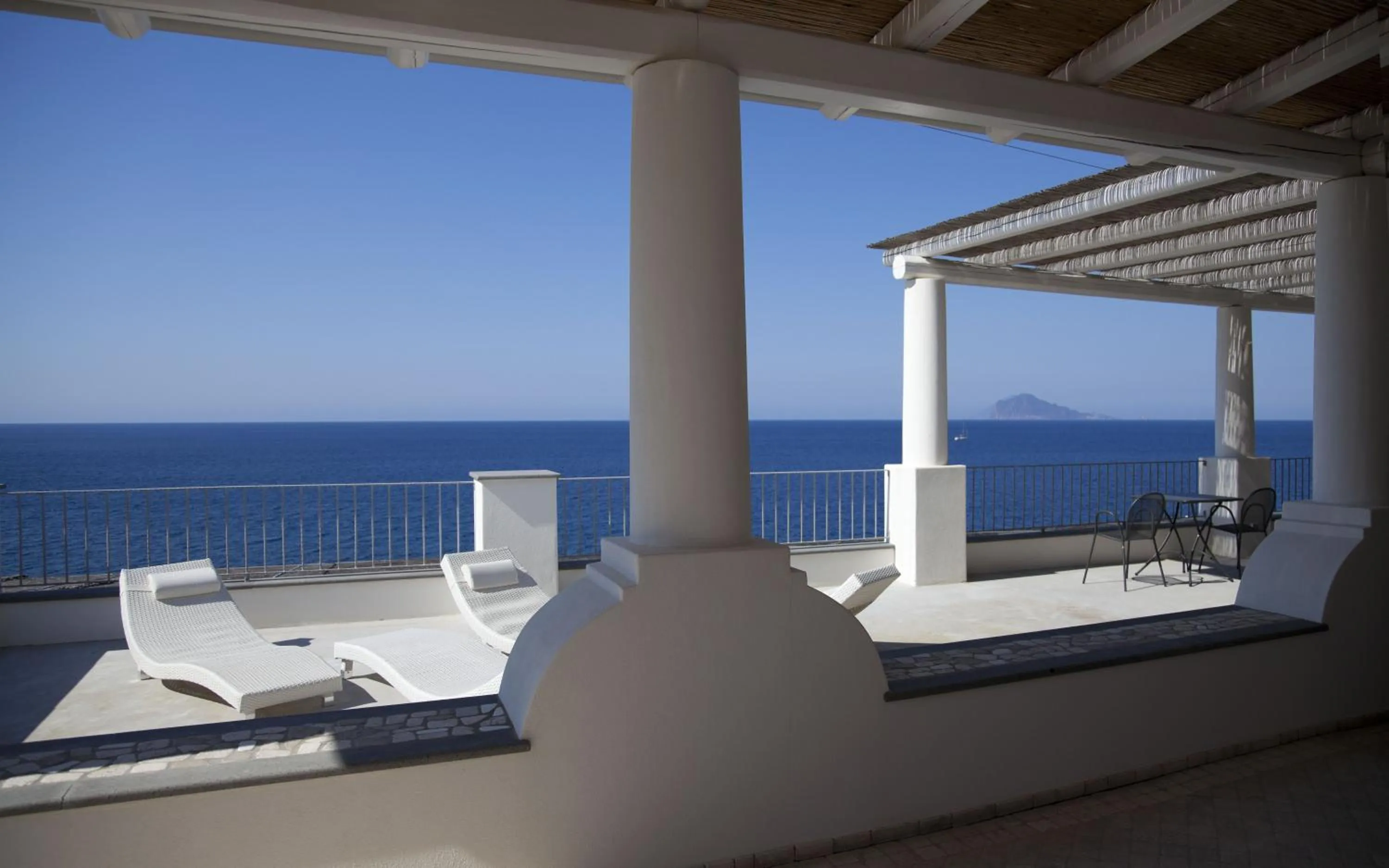 Balcony/Terrace in Hotel Cutimare - Aeolian Charme
