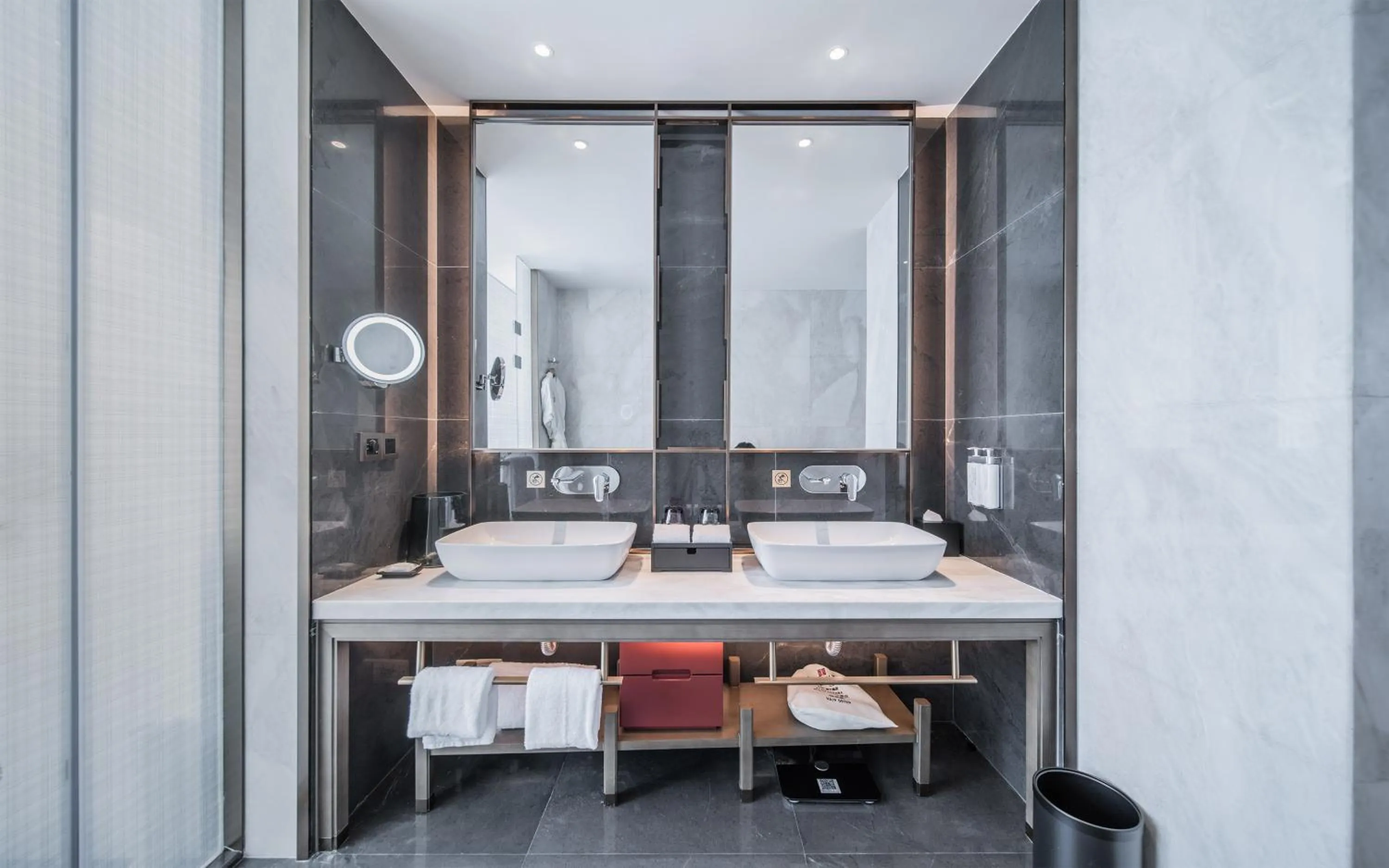 Photo of the whole room in HUALUXE Xi'an Chanba by IHG