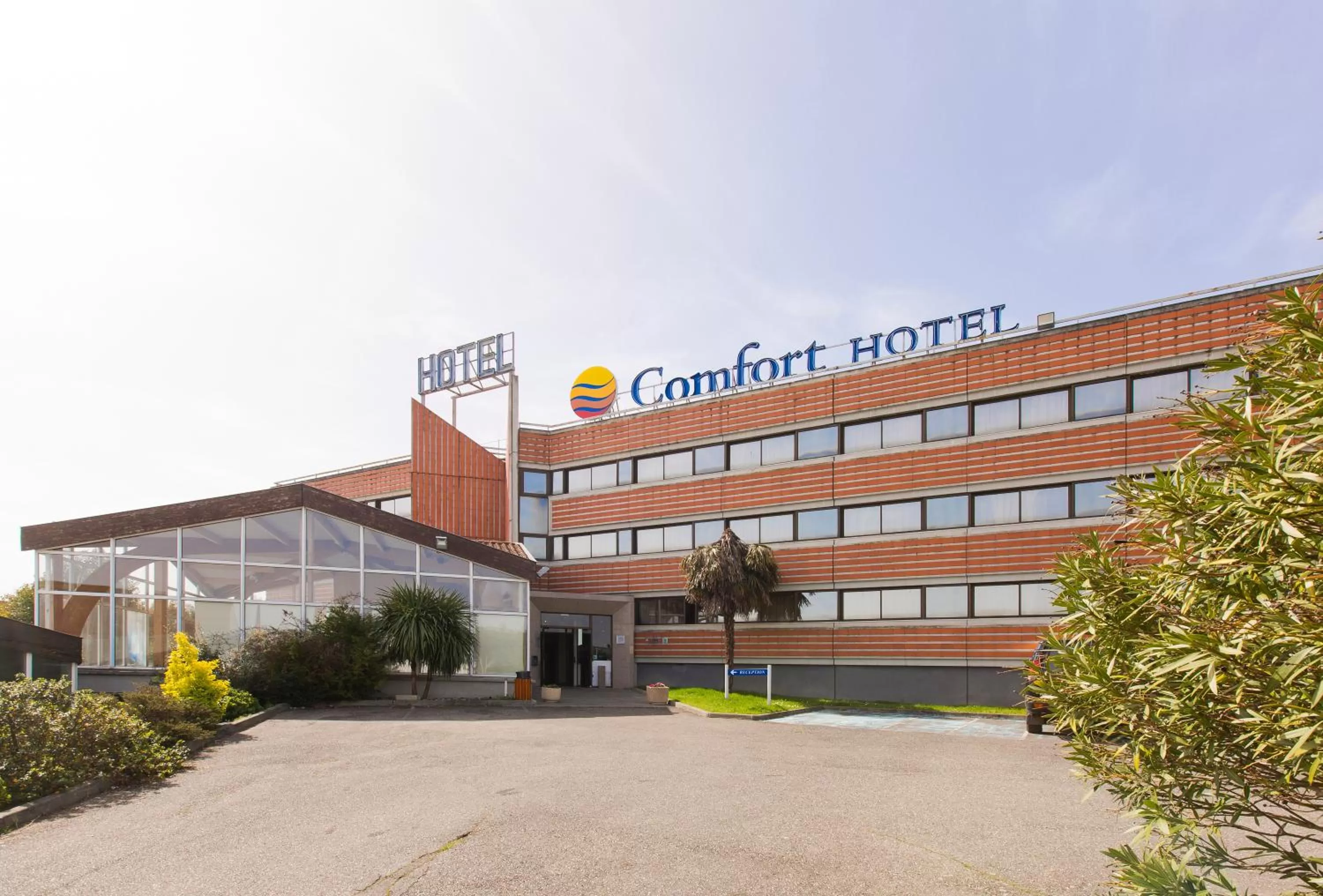 Facade/entrance in Comfort Hotel Toulouse Sud