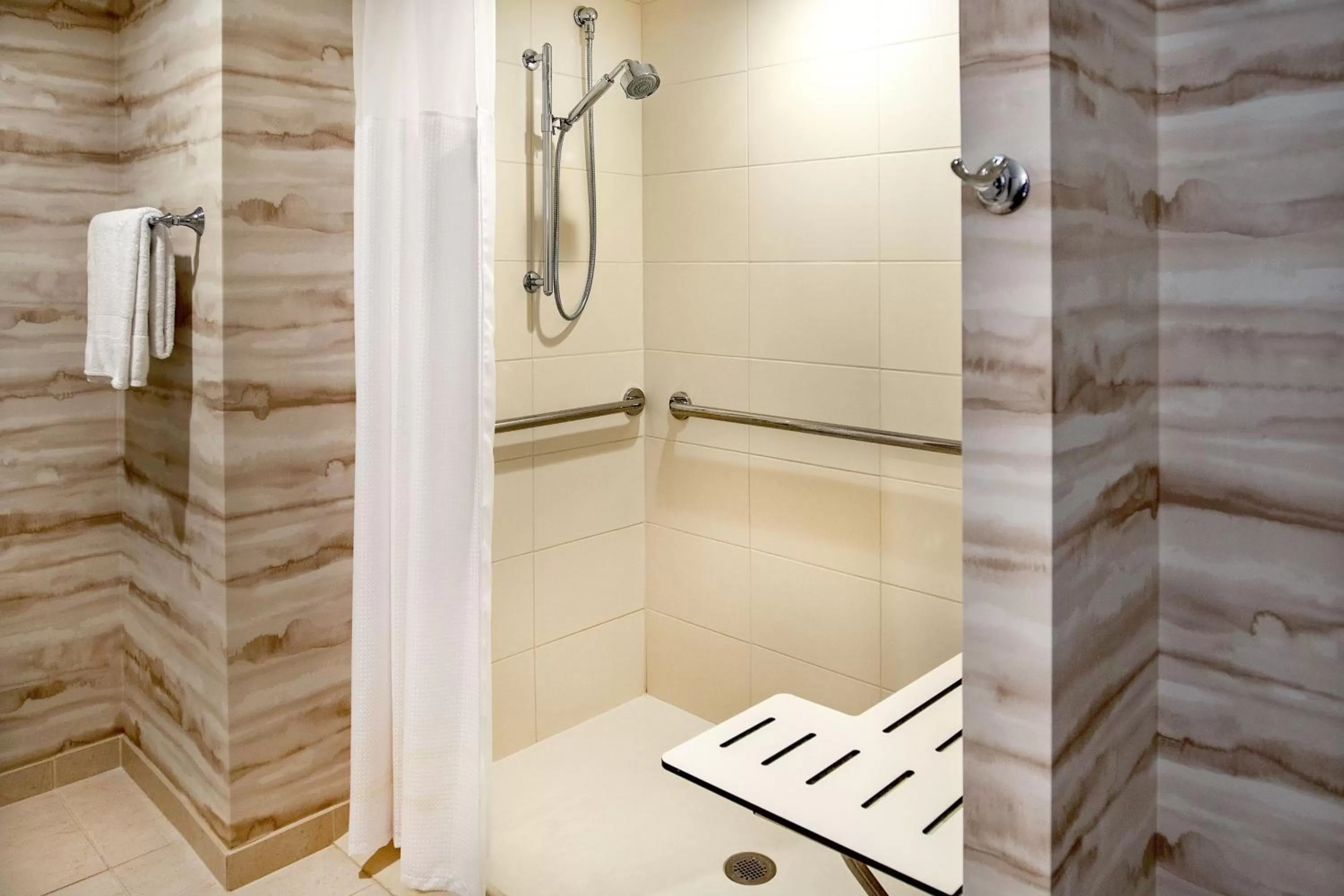 Bathroom in Peoria Marriott Pere Marquette