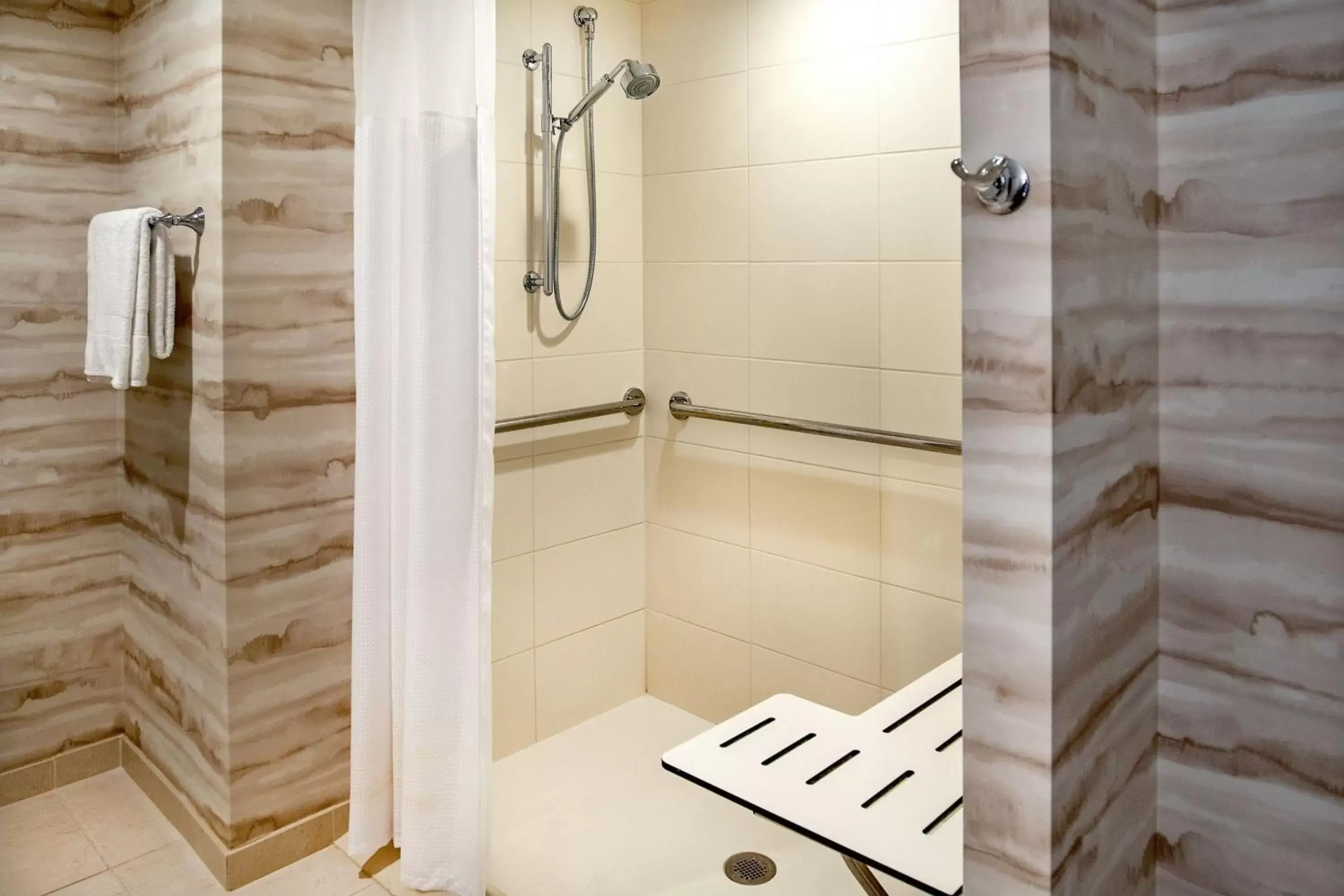 Guest Room with Two Double Beds in Peoria Marriott Pere Marquette Guest Room with Two Double Beds in Peoria Marriott Pere Marquette