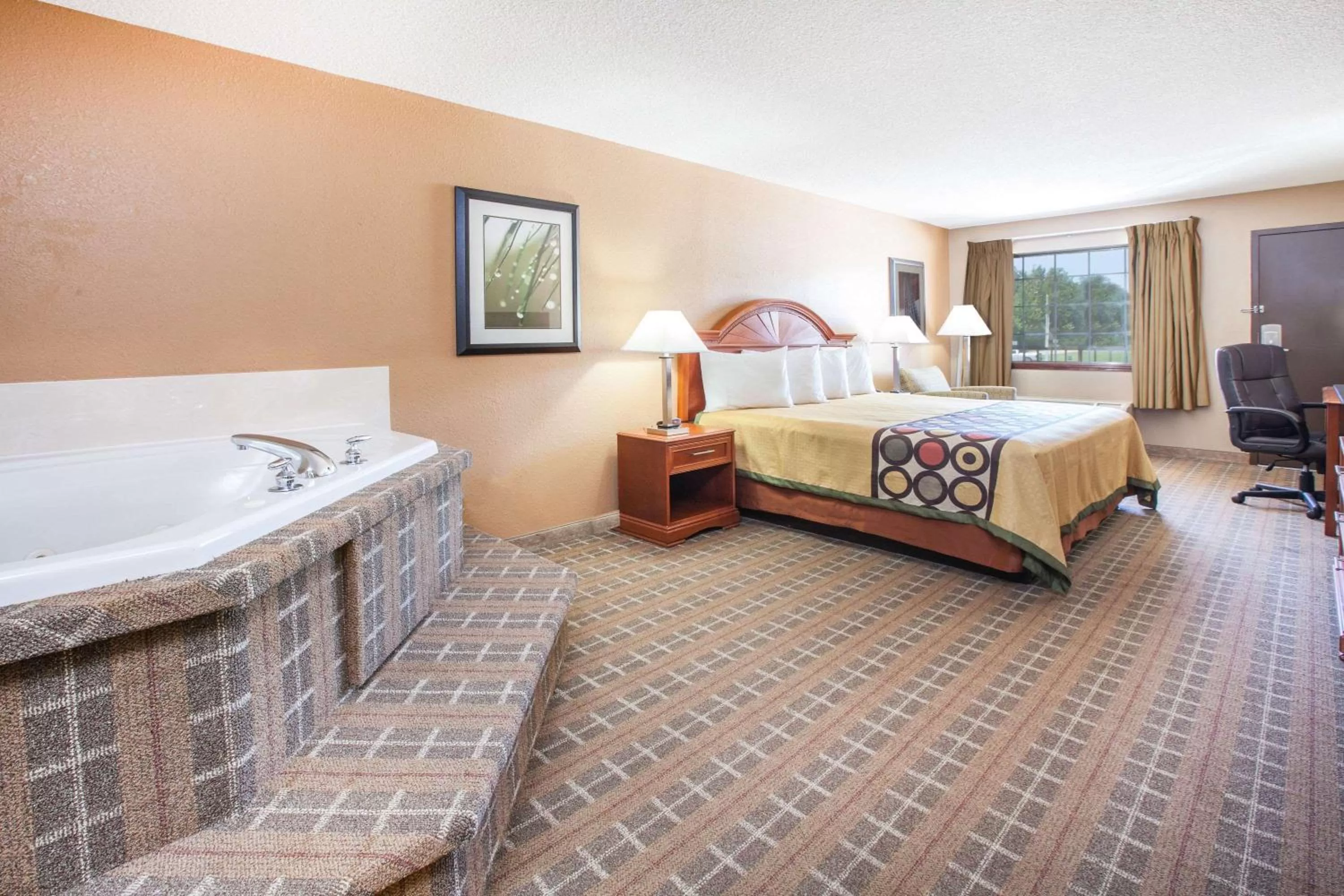 Photo of the whole room, Bed in Super 8 by Wyndham Clinton