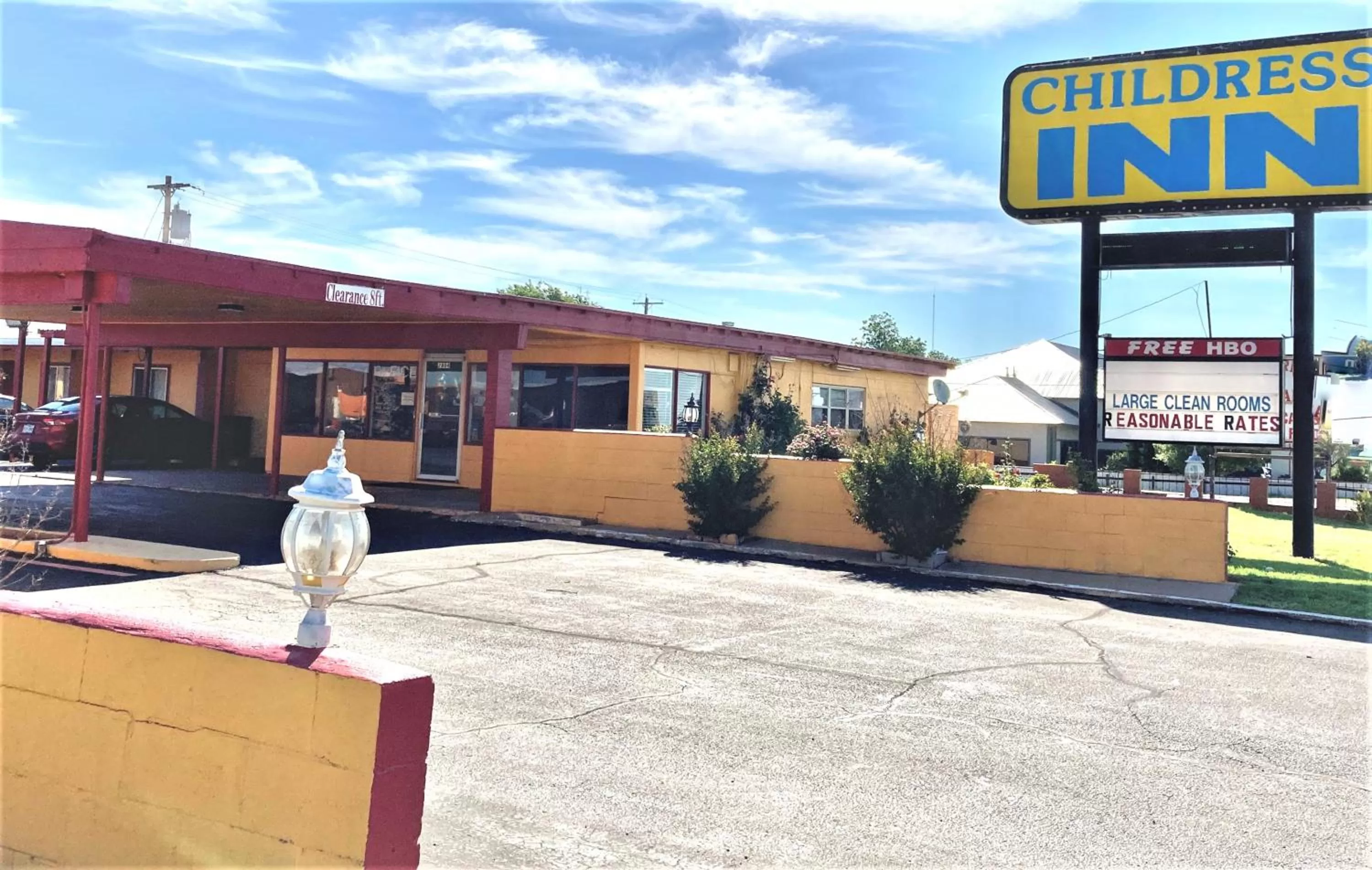 Property building in Childress Inn