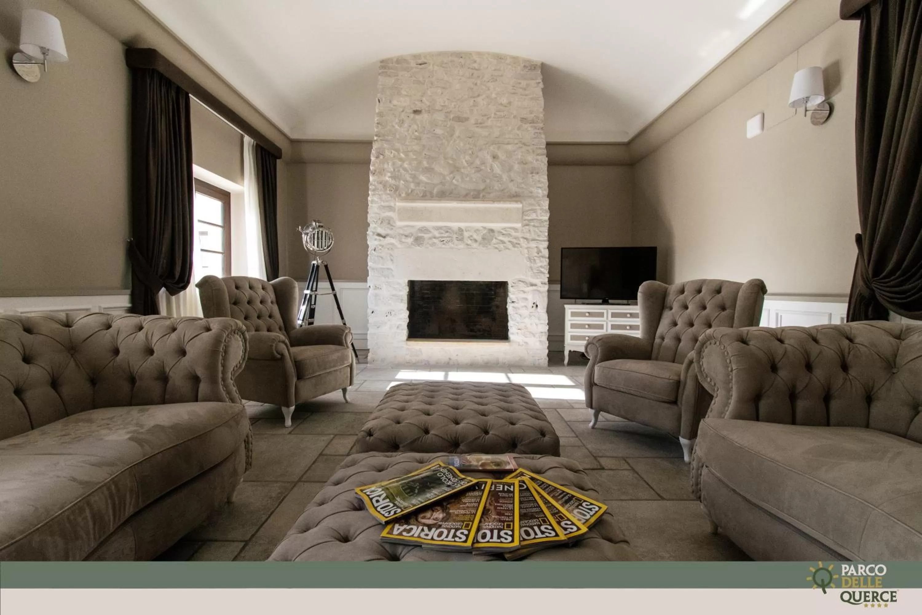 Communal lounge/ TV room in Hotel Parco delle Querce