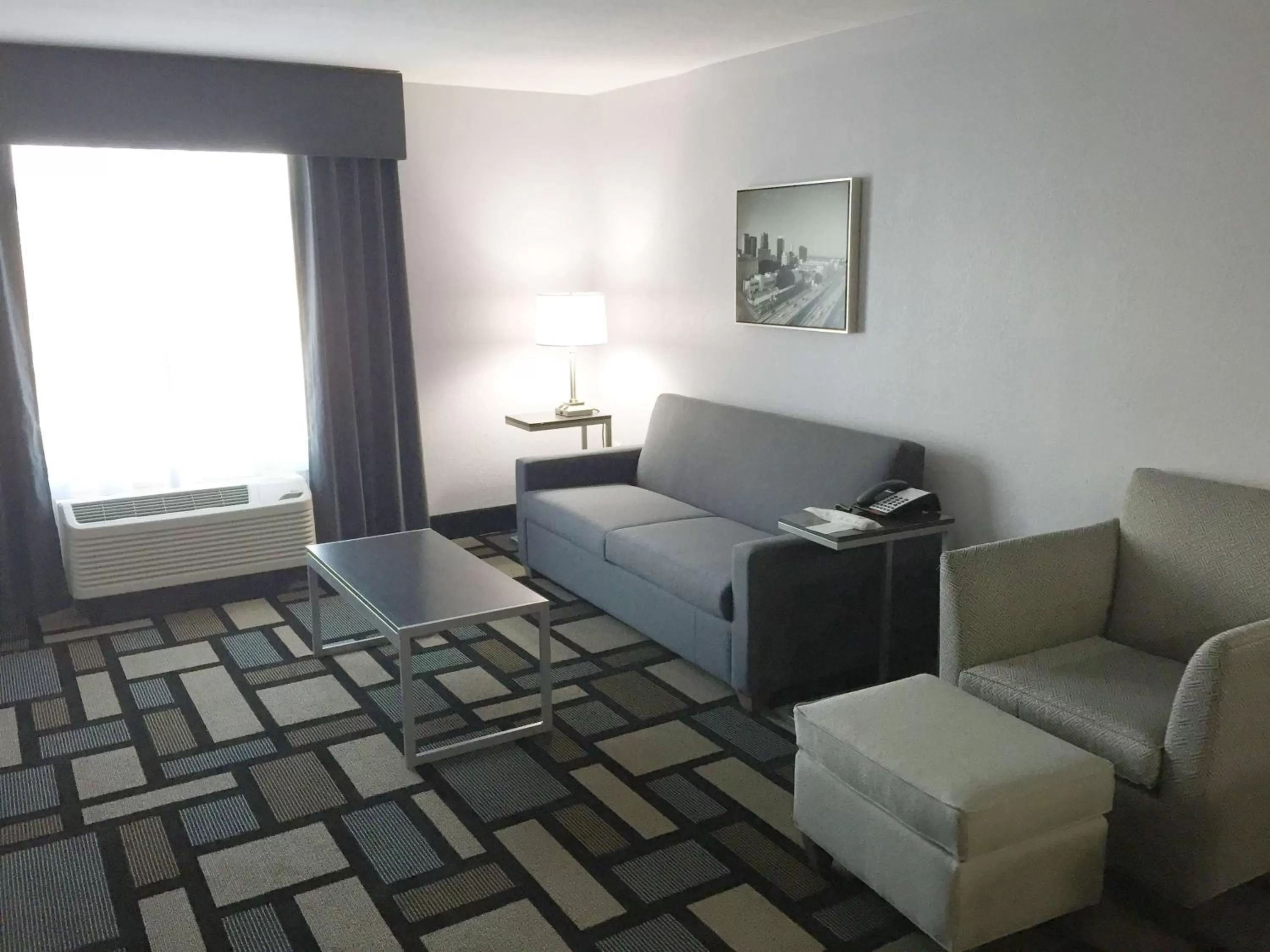 Living room in Best Western Plus Birmingham Inn & Suites