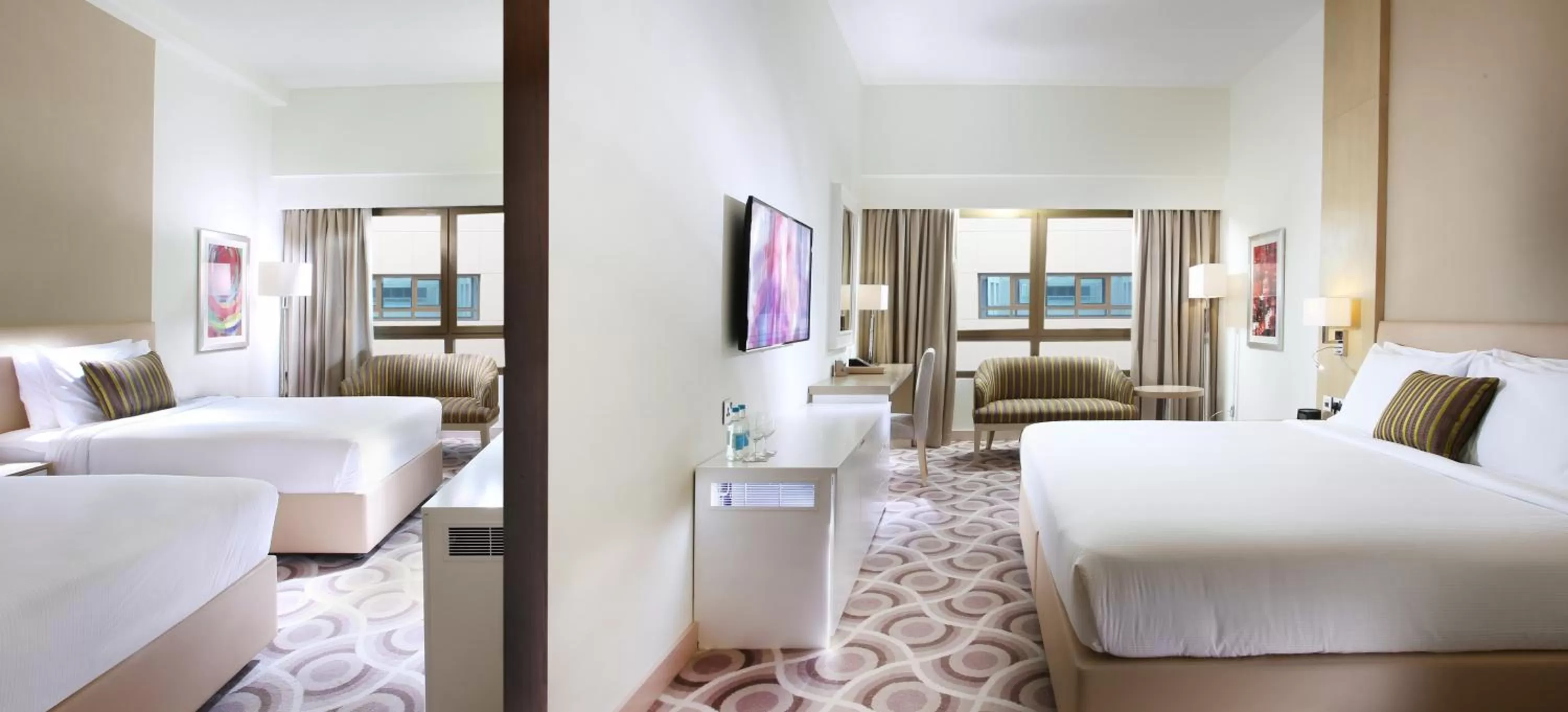 Photo of the whole room, Bed in Metropolitan Hotel Dubai