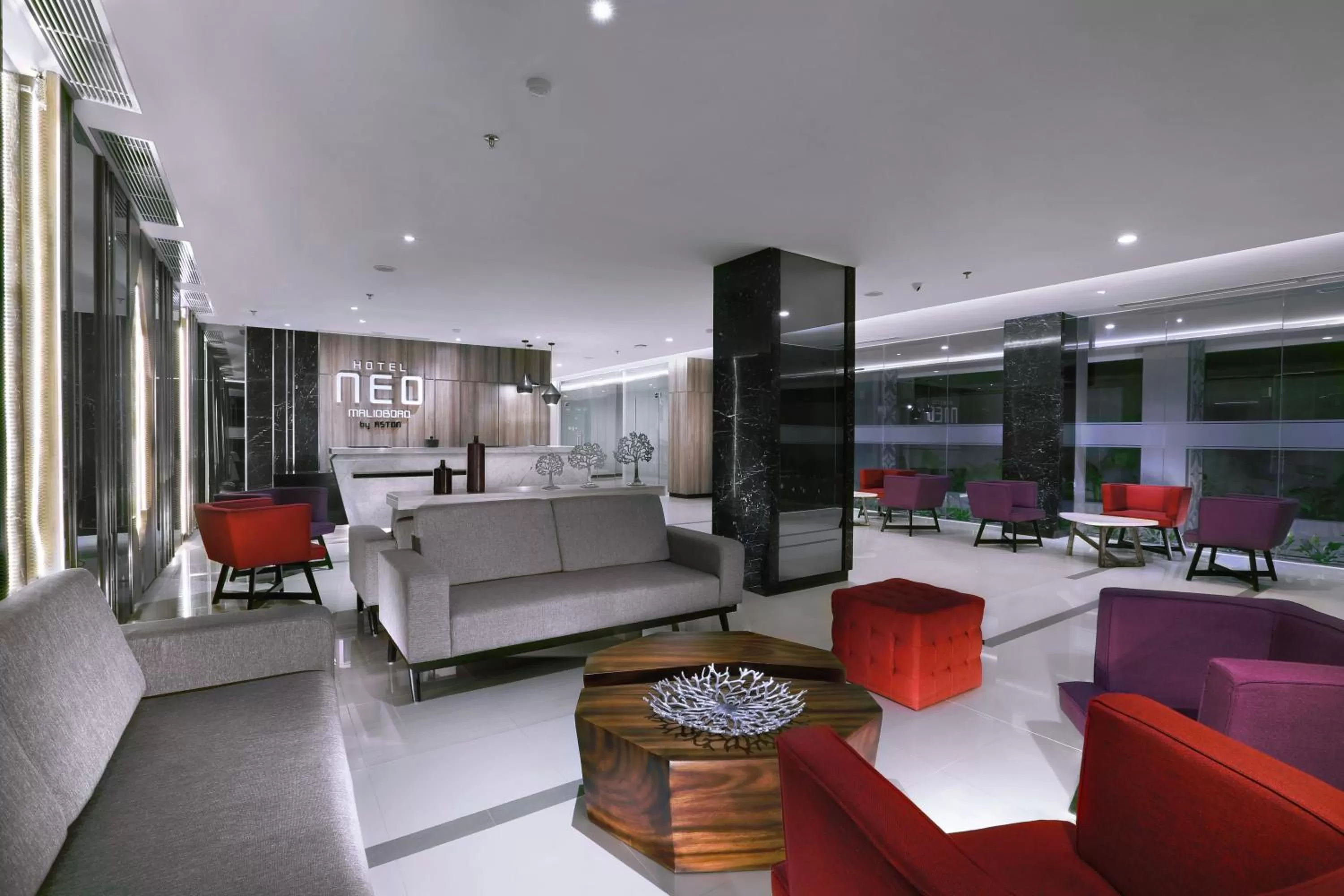 Lobby or reception in Hotel Neo Malioboro by ASTON