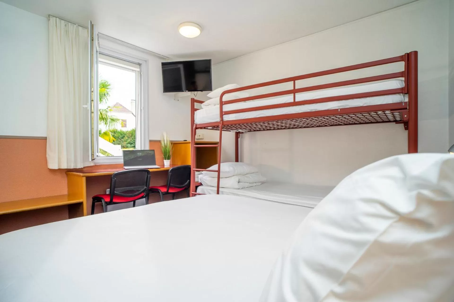 Bed in Quick Palace Pau Zénith