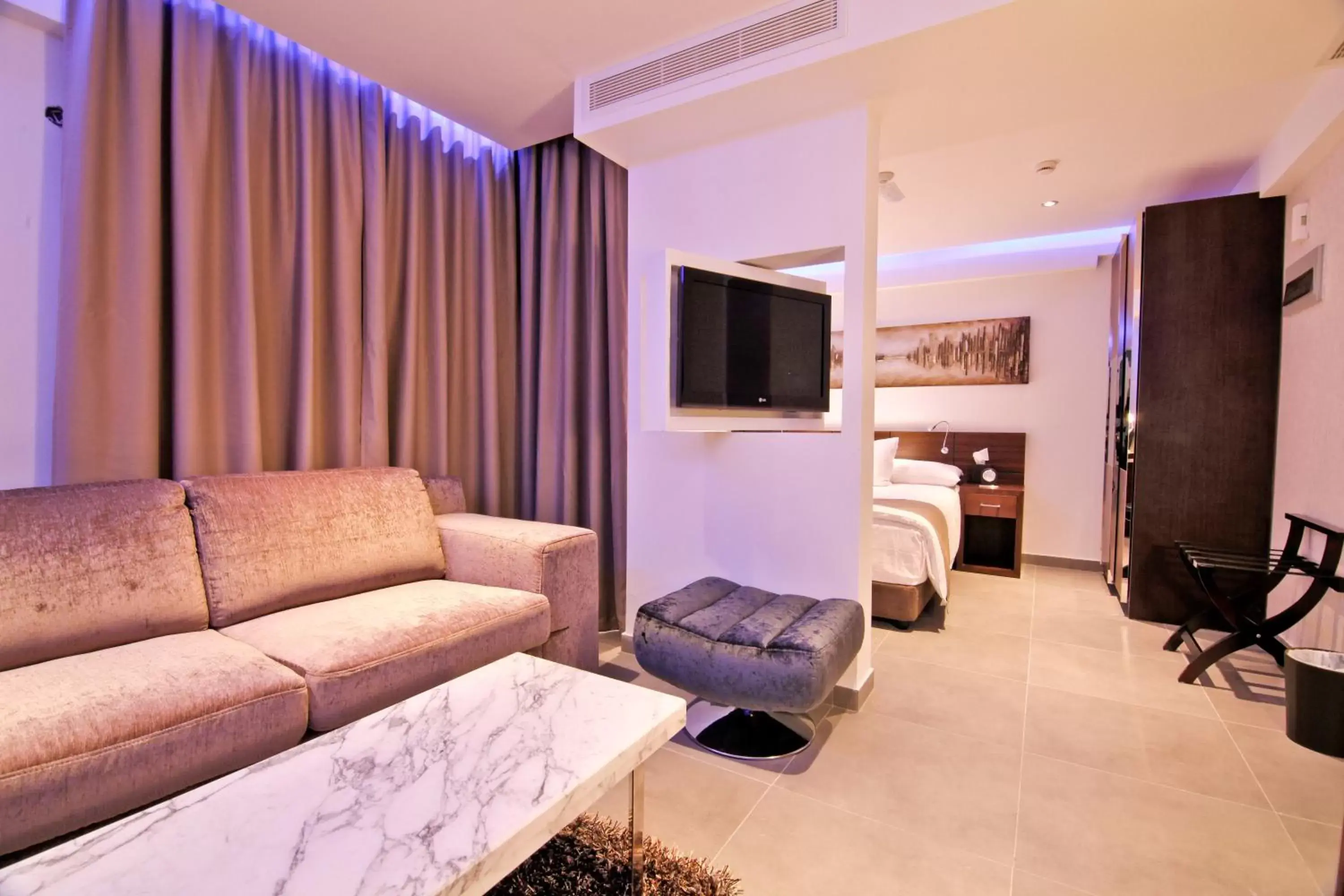 Deluxe Suite with Hot Tub in Achilleos City Hotel Deluxe Suite with Hot Tub in Achilleos City Hotel