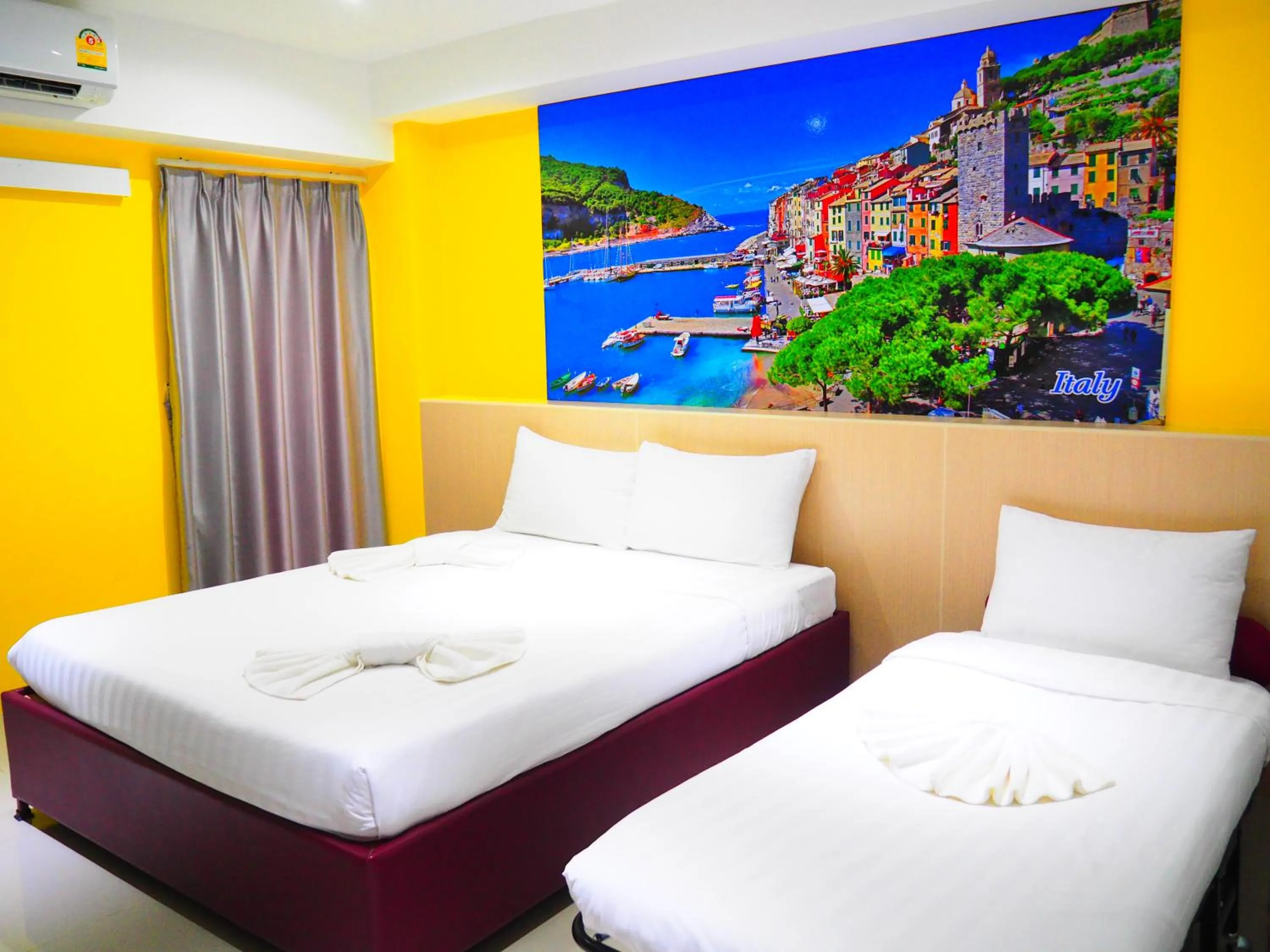 Bedroom, Bed in Blue Orchids Hotel