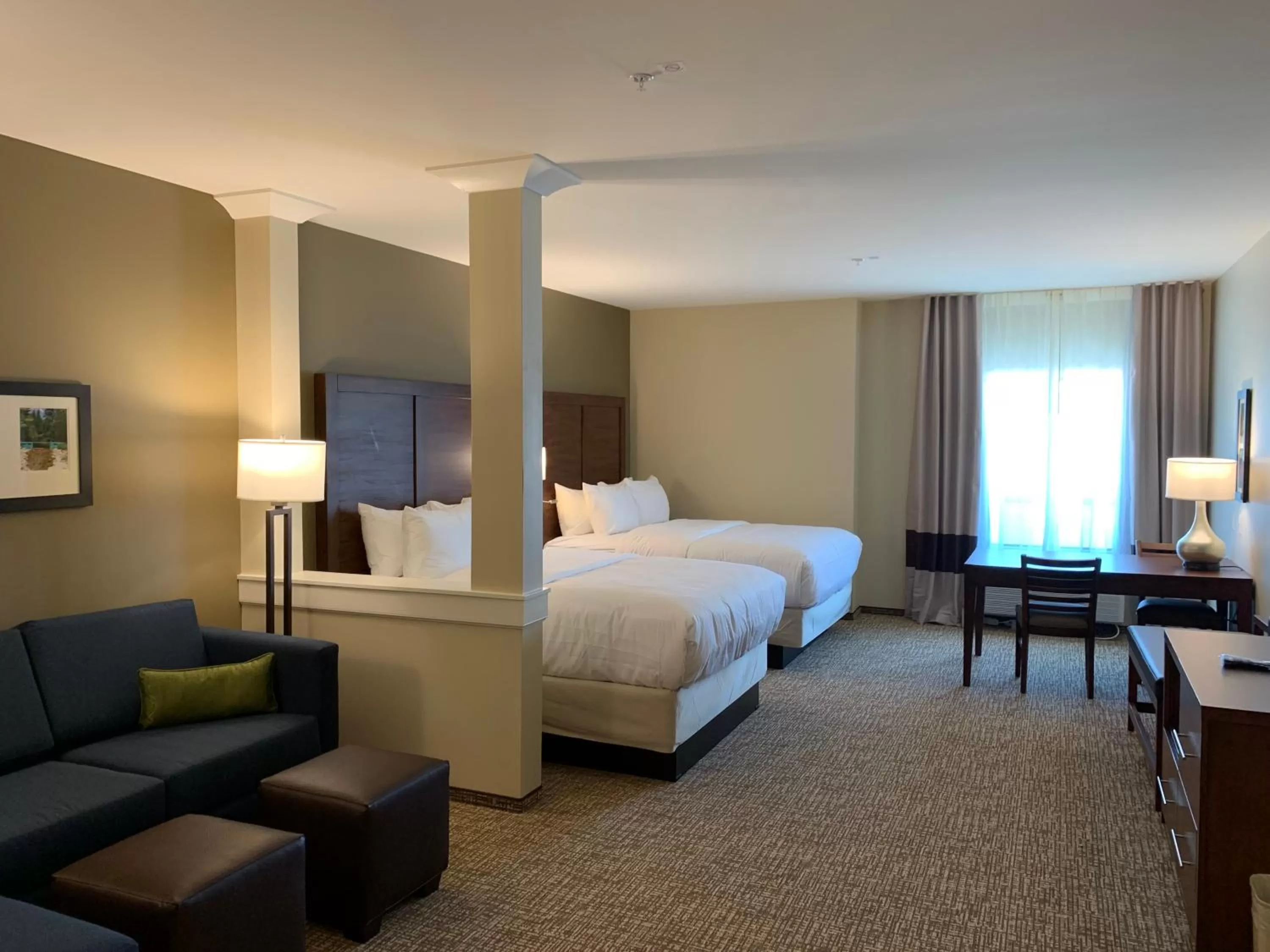 Bed in Comfort Inn & Suites Clarkston Pine Knob Area