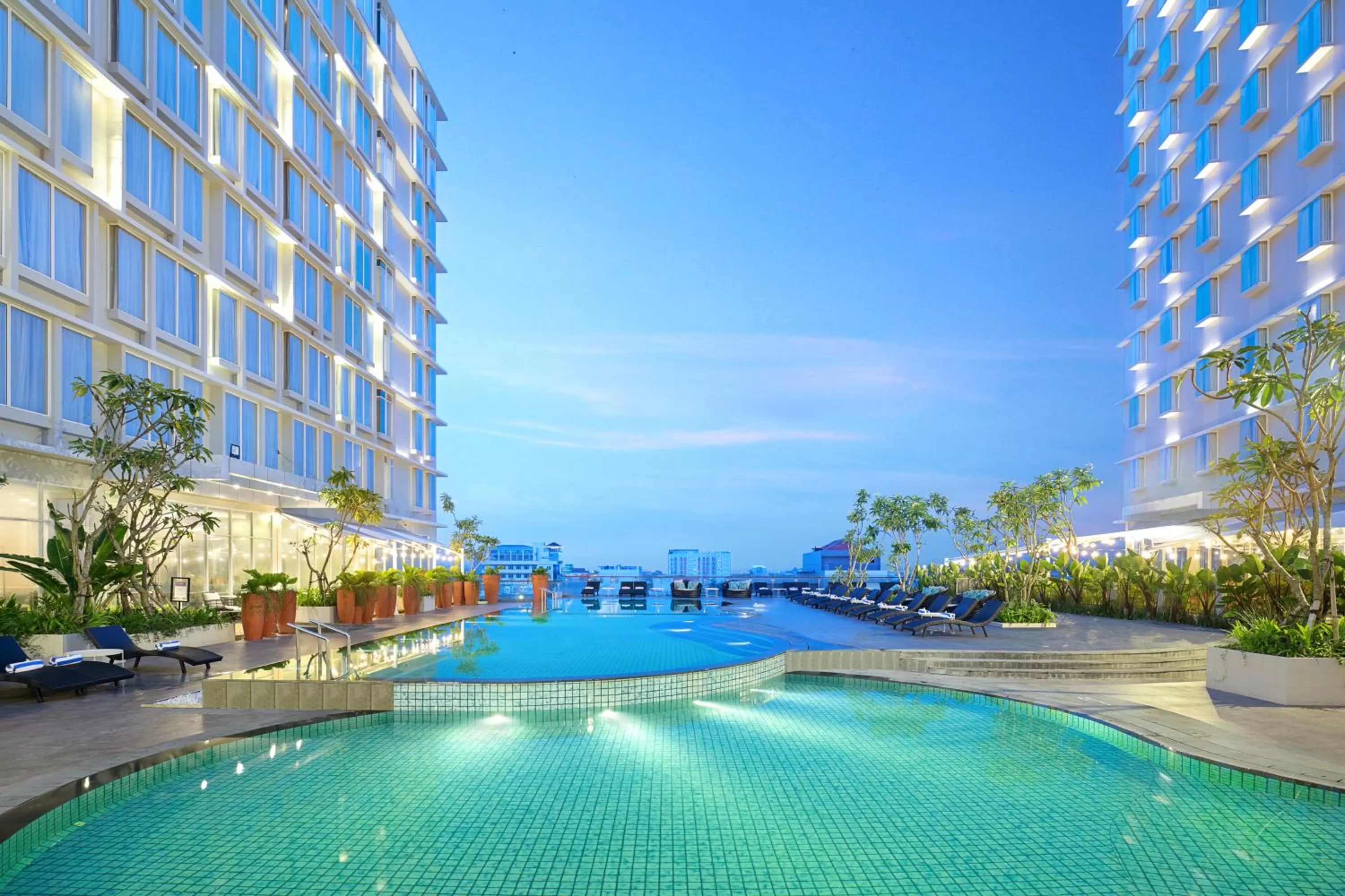 Swimming pool in Ibis Samarinda