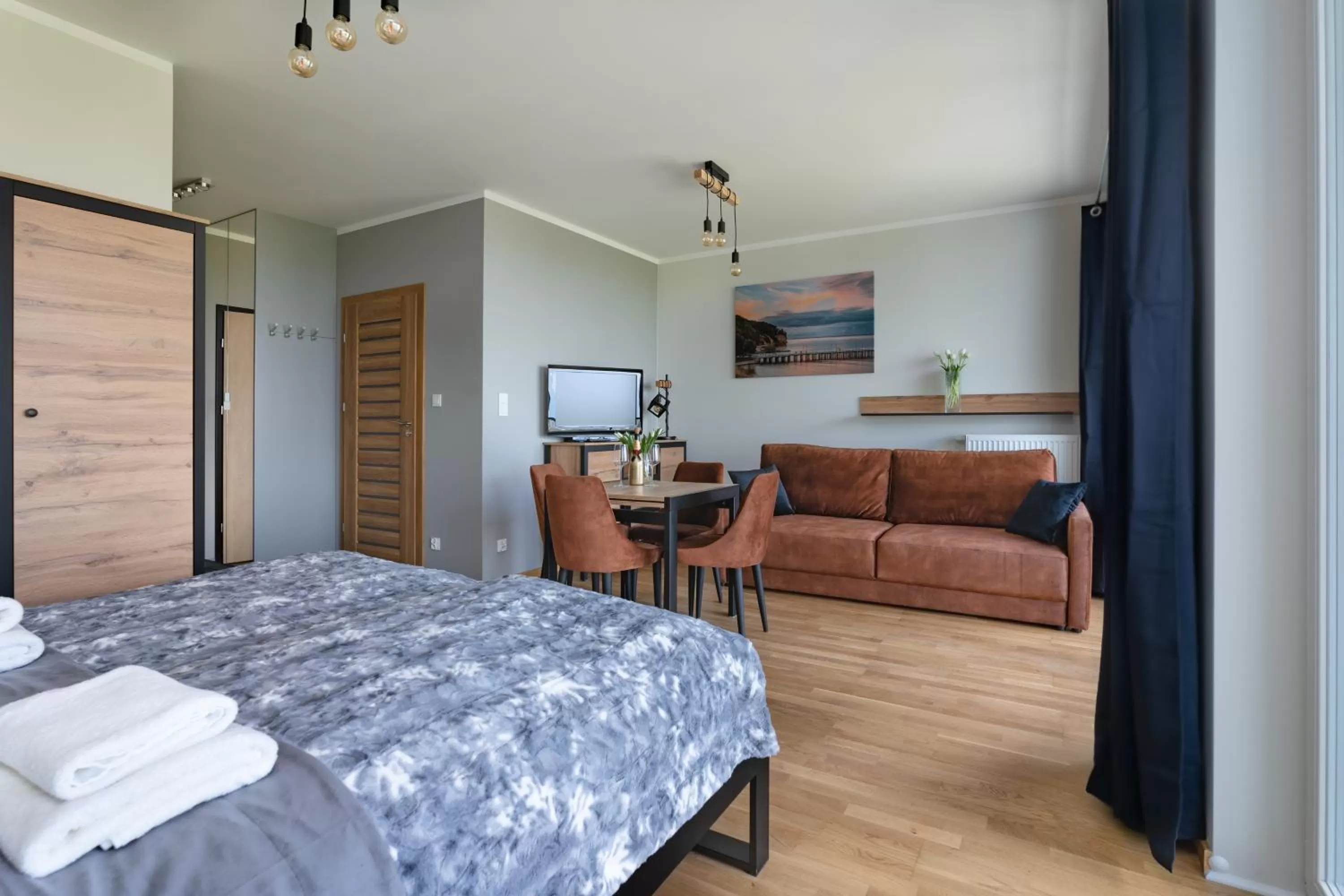 Bed in Symphony Modern Tower Apartamenty