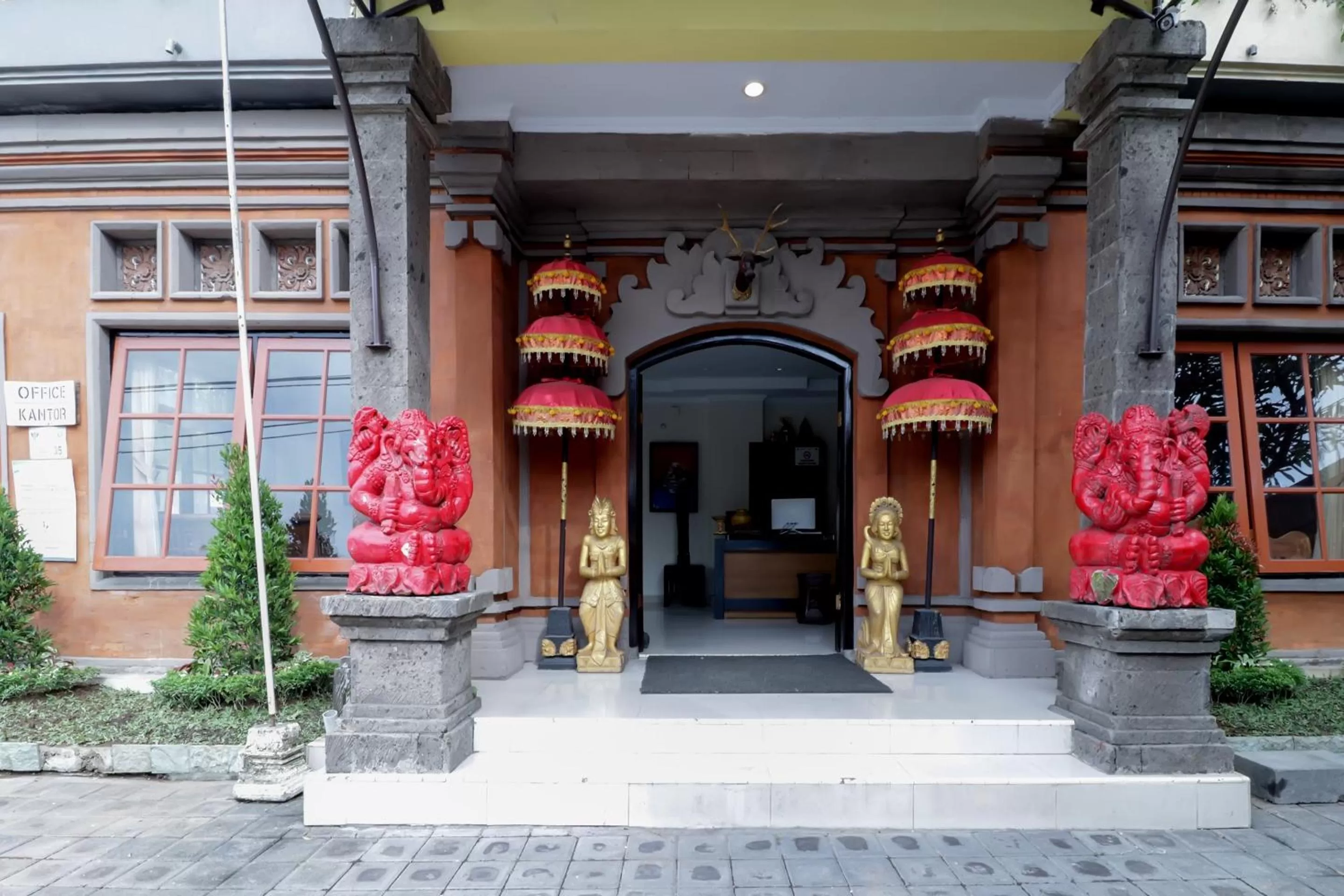 Facade/entrance in Catur Adi Putra