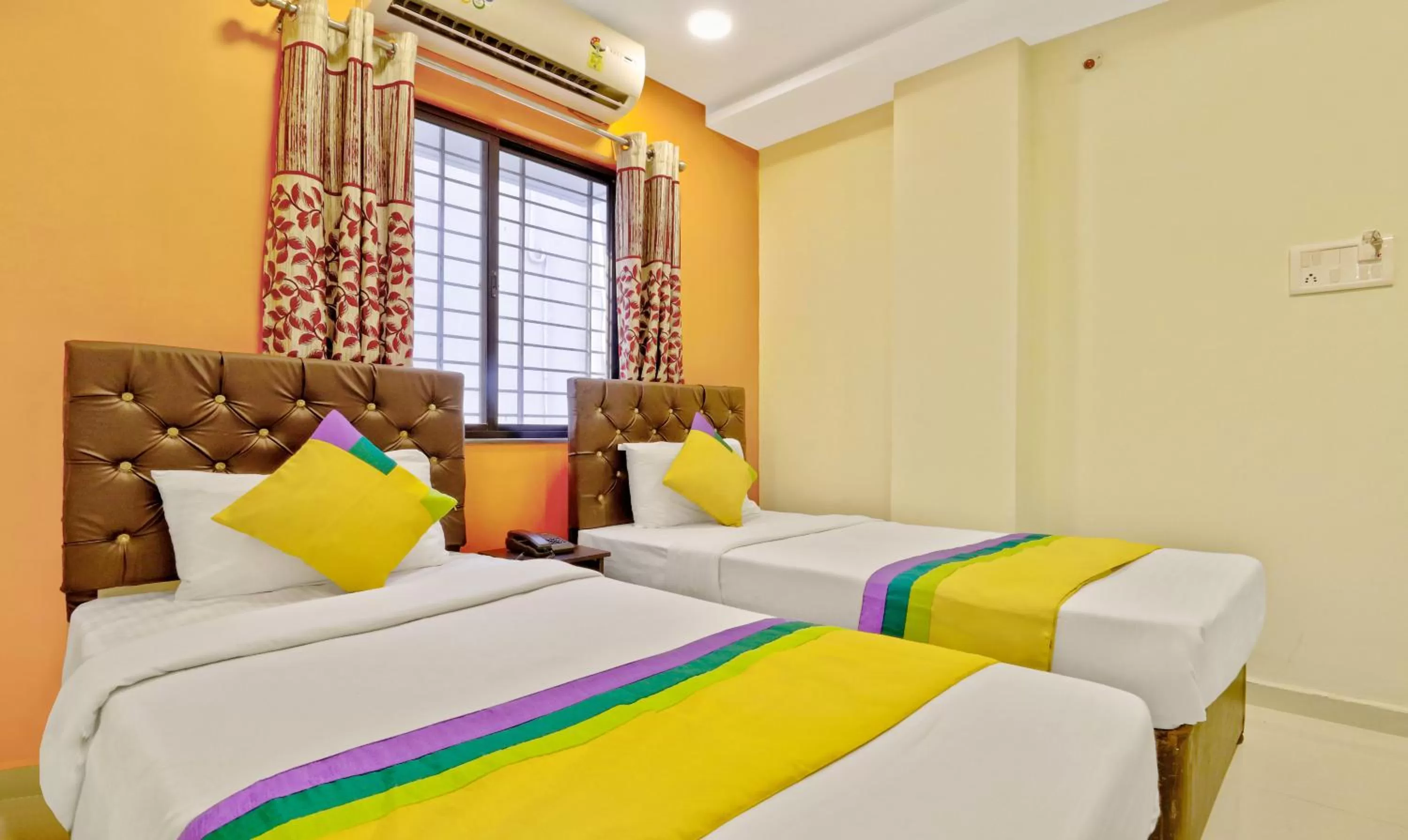 Bedroom, Bed in Itsy Hotels Carnival Inn