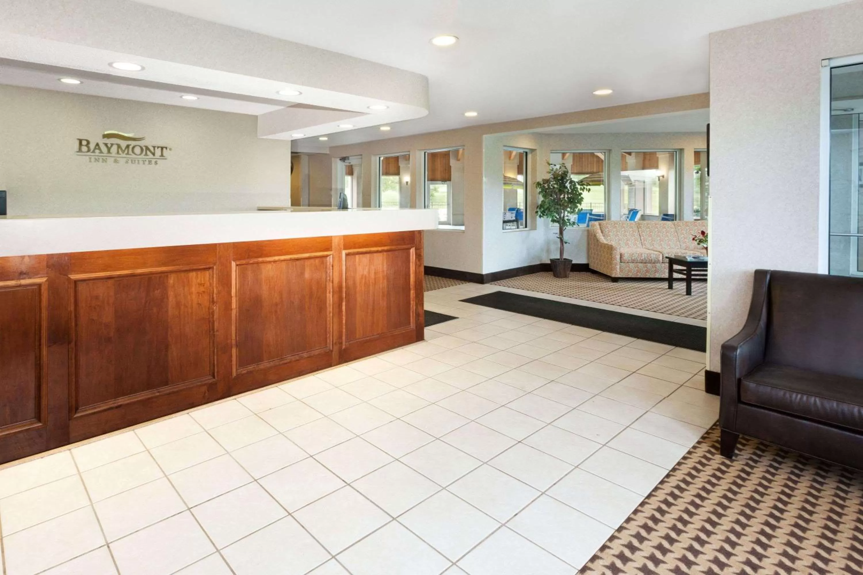 Lobby or reception in Baymont by Wyndham Howell/Brighton