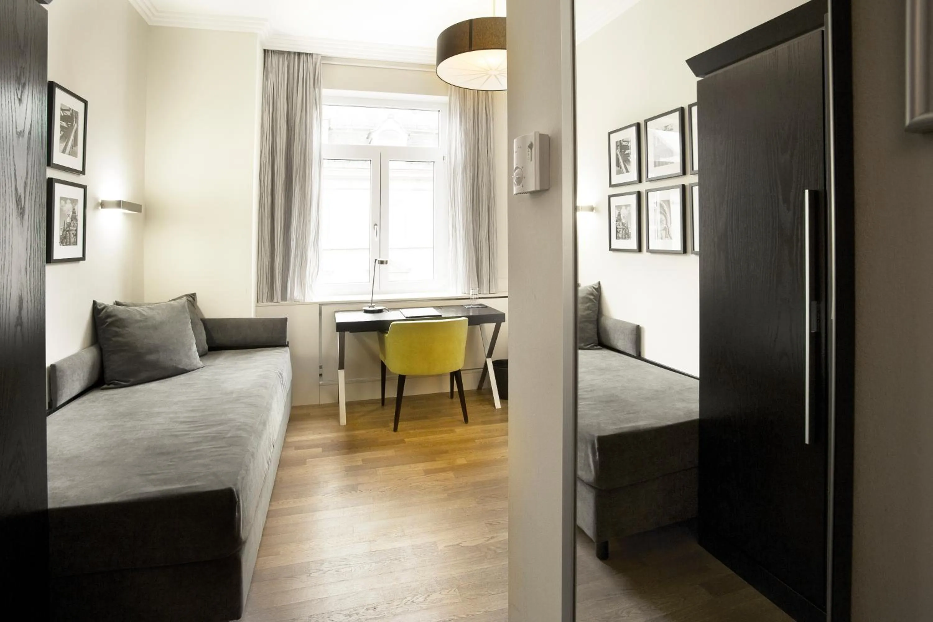 Photo of the whole room in Hotel Hamburger Hof