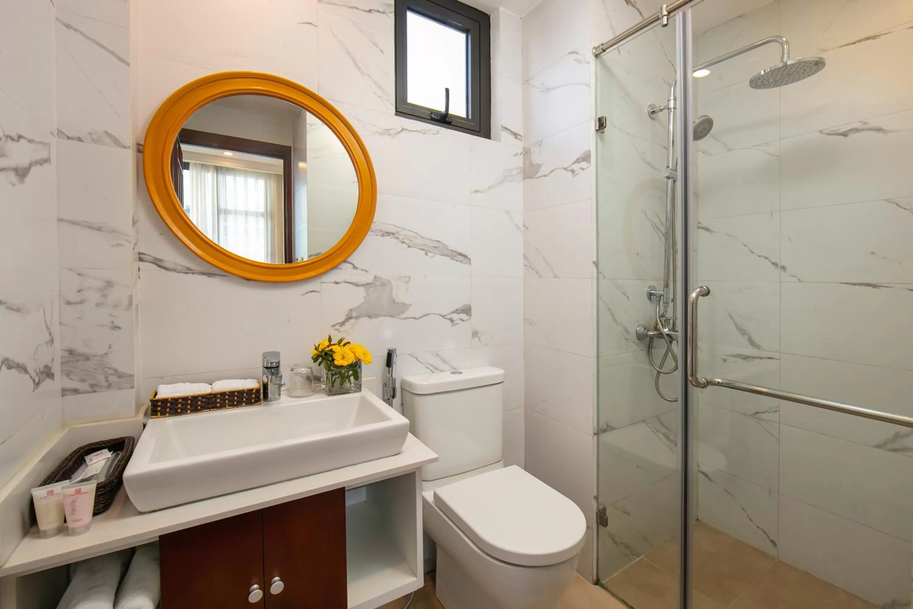 Toilet in Au Coeur d'Hanoi Apartment