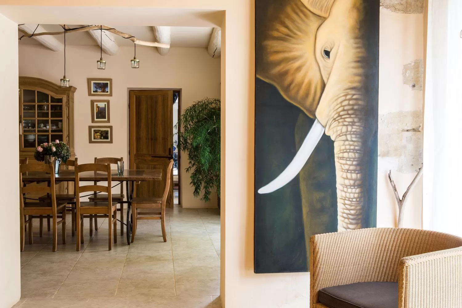 Communal lounge/ TV room in Sous les Platanes B&B