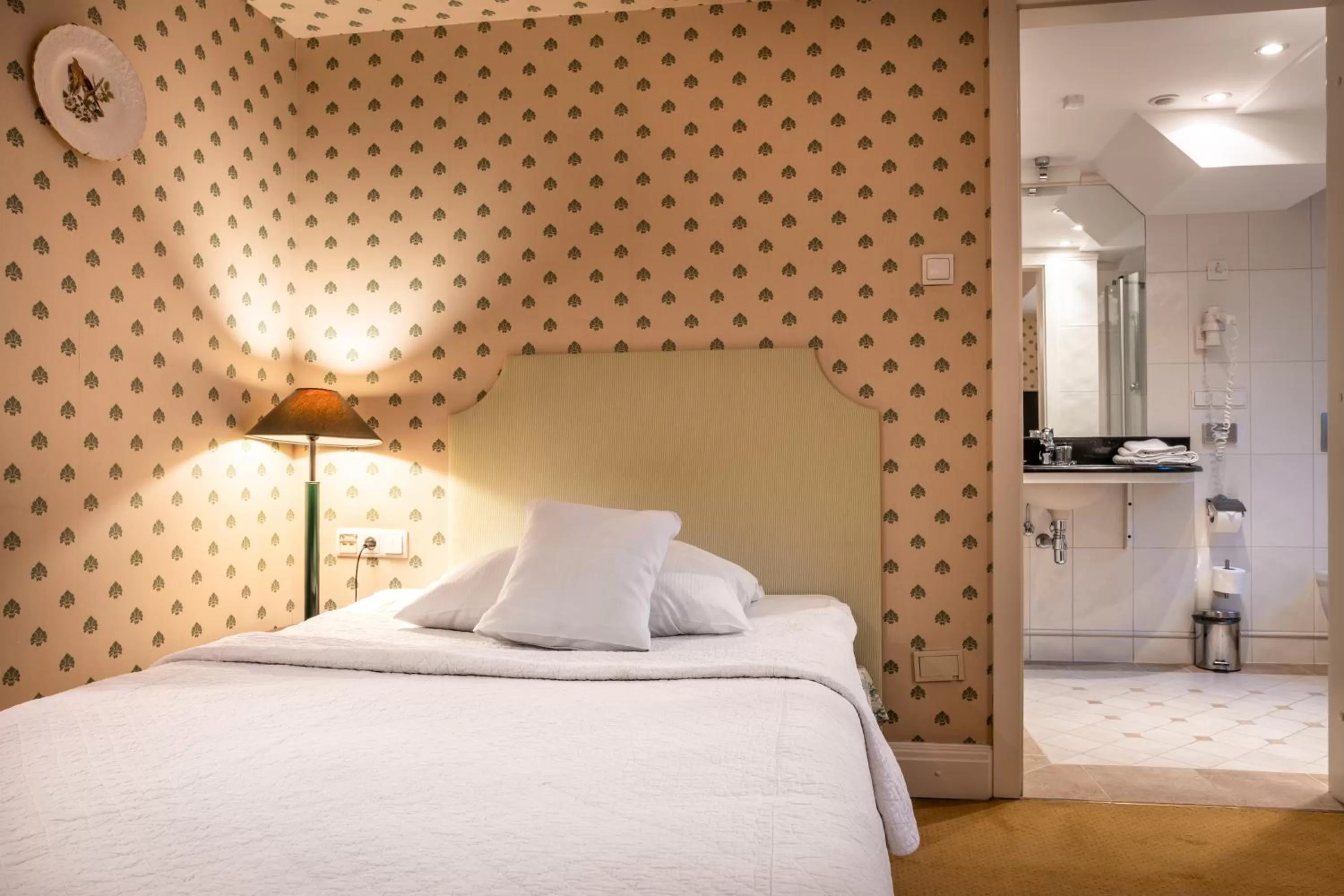 Bathroom, Bed in Hotel Gródek