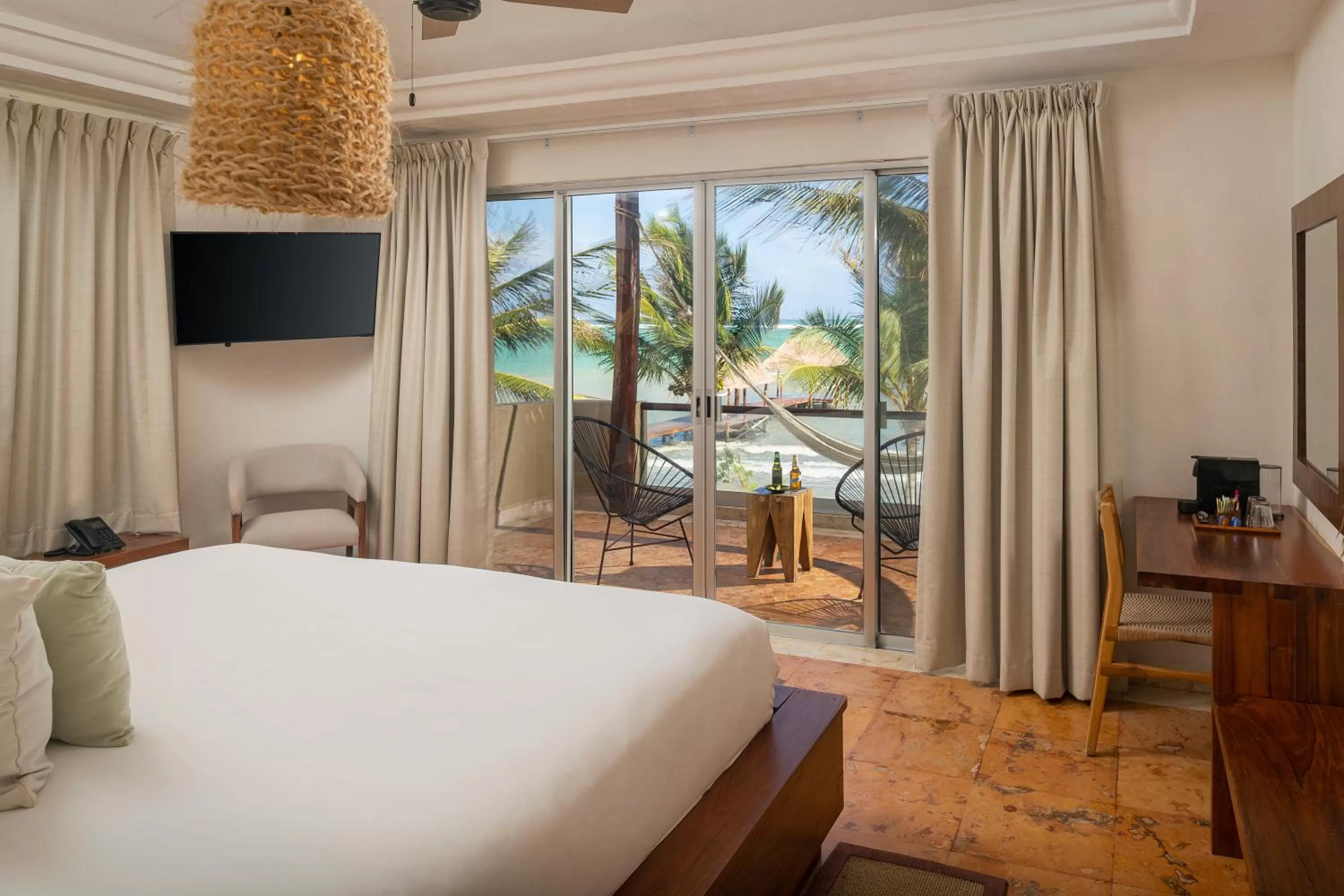 TV and multimedia, Bed in Mereva Tulum