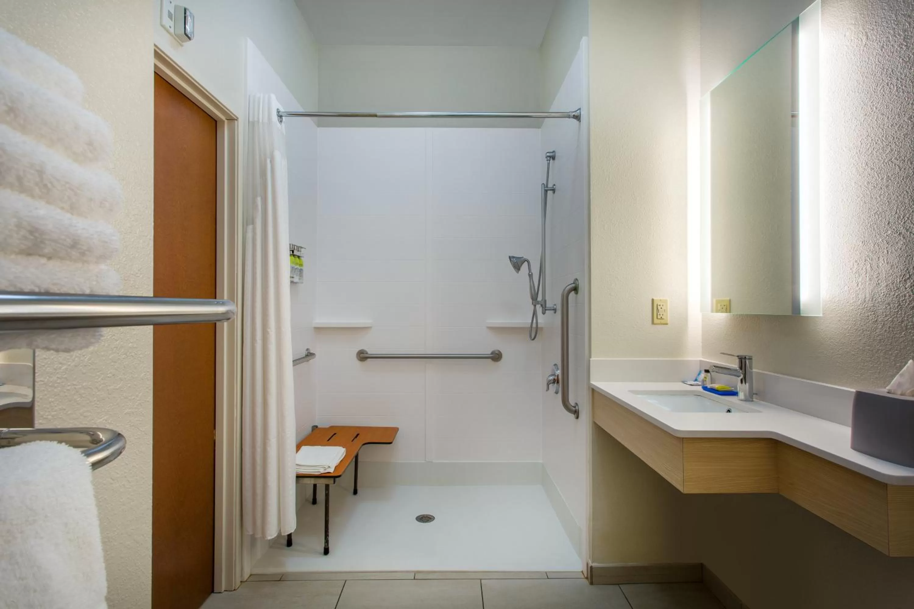 Photo of the whole room in Holiday Inn Express Hotel & Suites Lewisburg by IHG